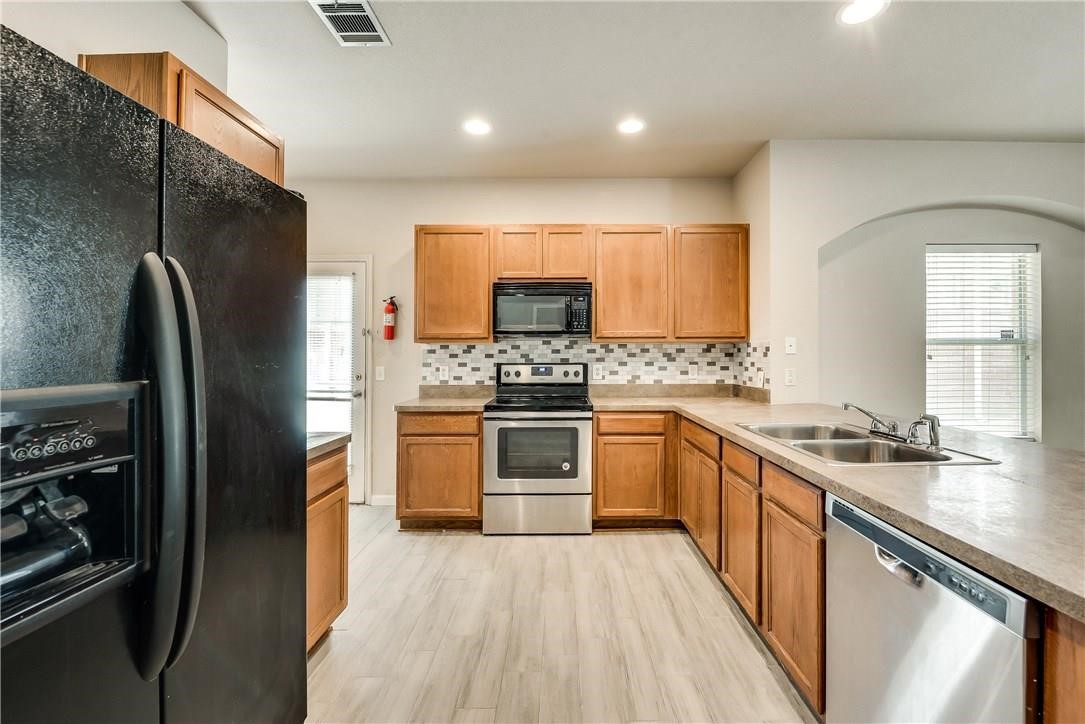 952 Bentwood Trail Grand Prairie TX 75052