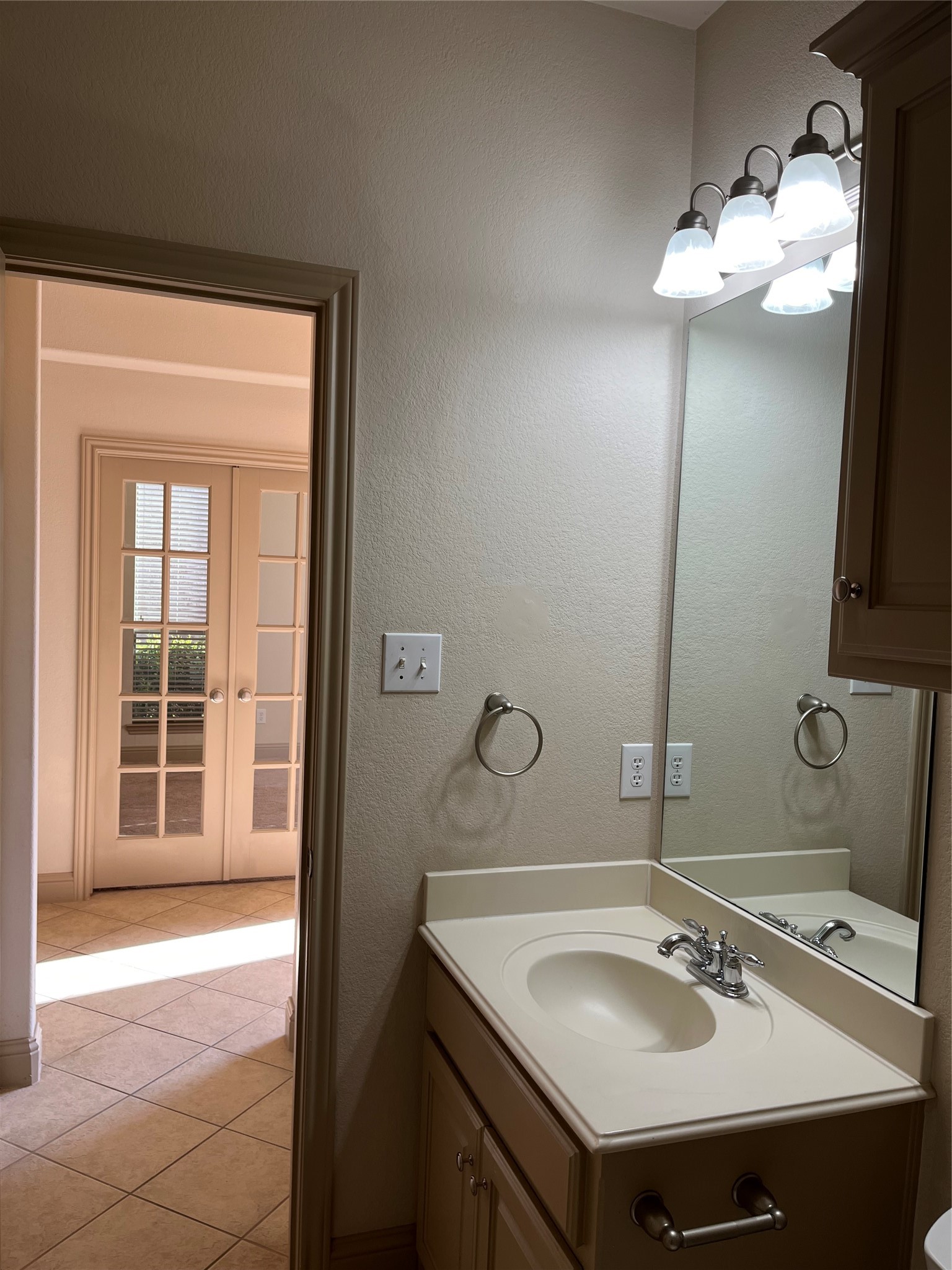 817 La Cima Irving TX 75039