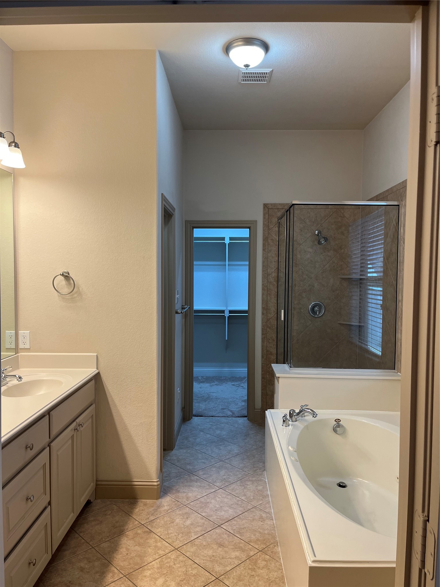 817 La Cima Irving TX 75039