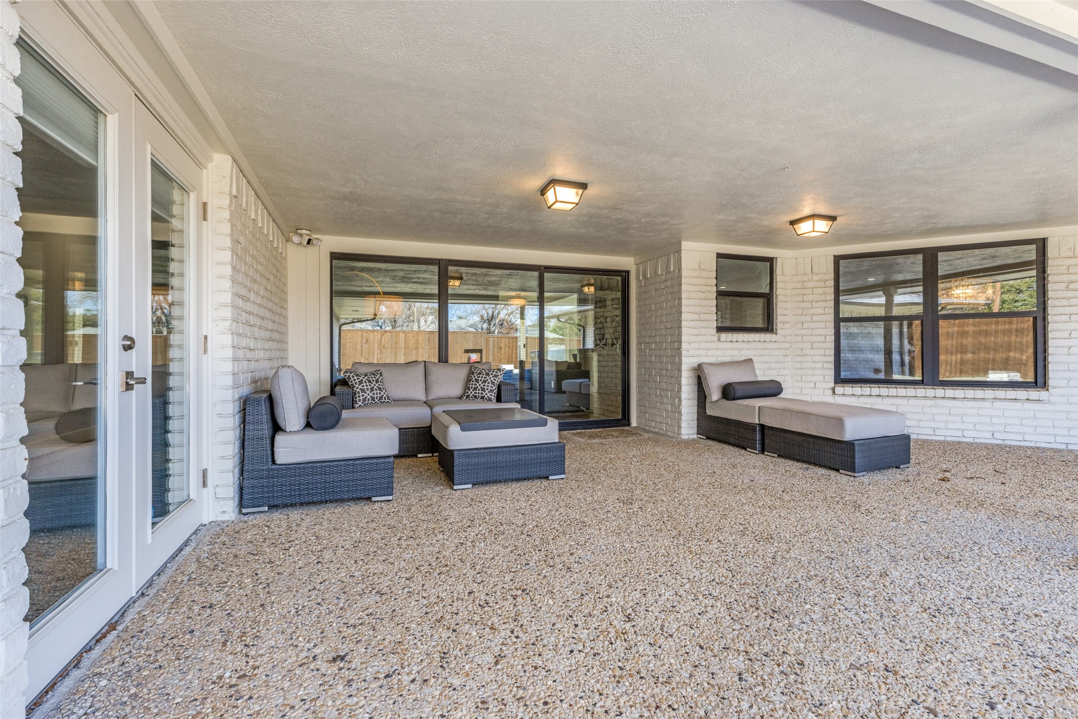 3883 Regent Drive Dallas TX 75229