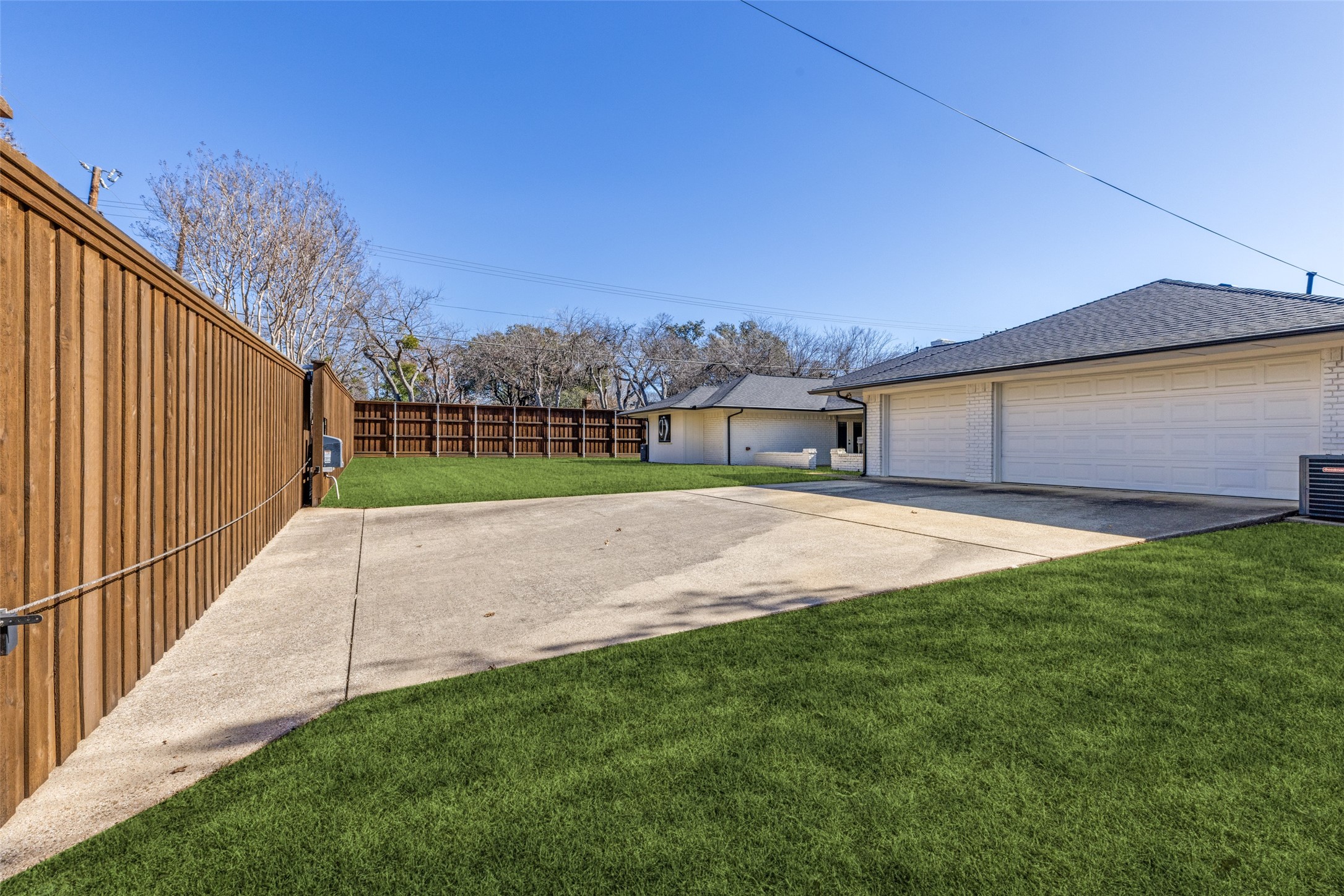3883 Regent Drive Dallas TX 75229