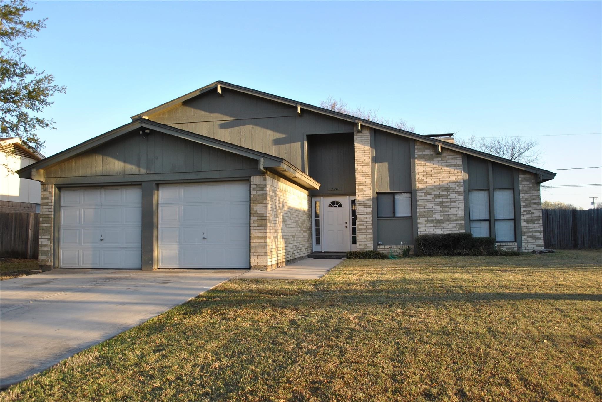 720 Ash Street Burleson TX 76028