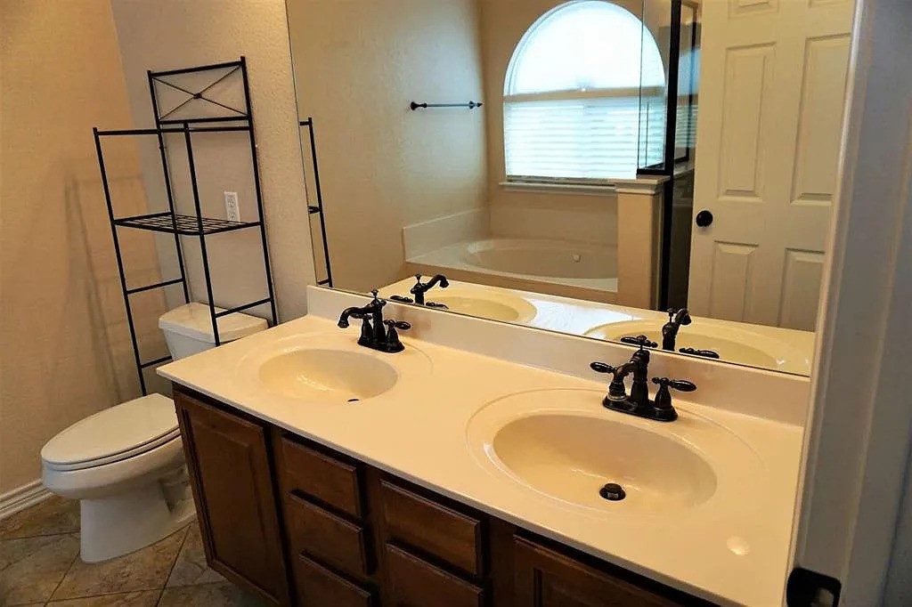 5828 Clearwater Drive The Colony TX 75056