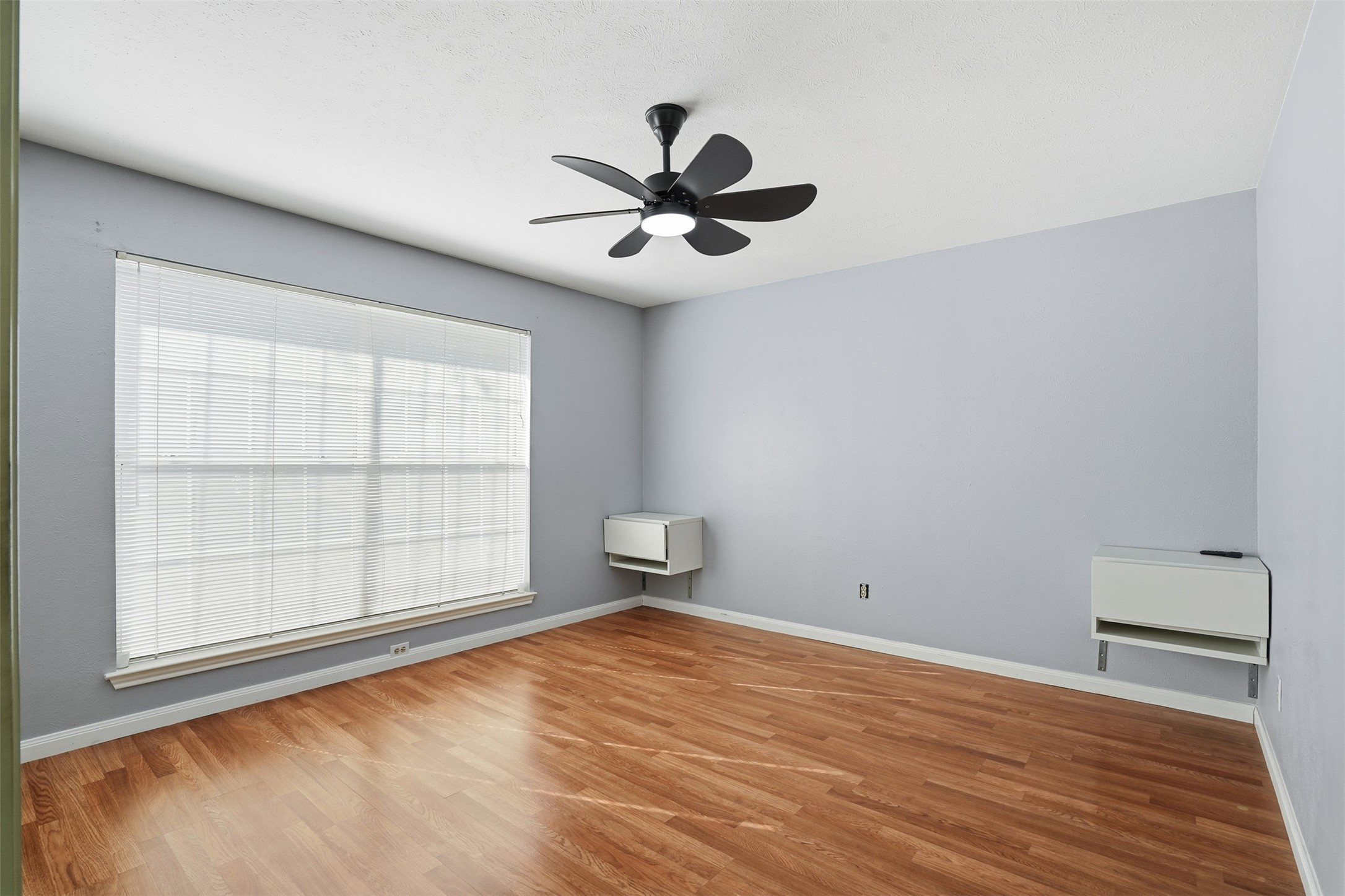 2535 Wedglea Drive Dallas TX 75211