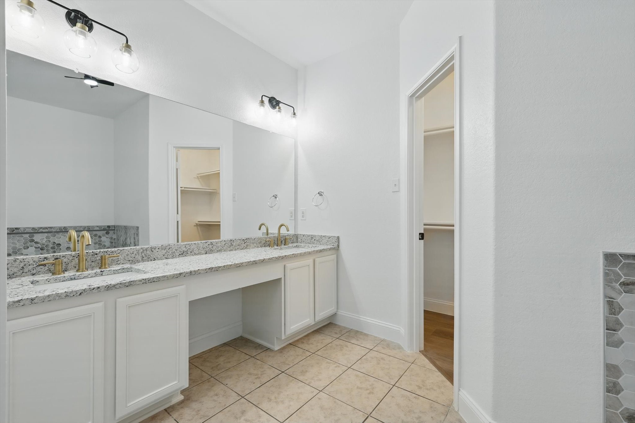 924 Charleston Lane Savannah TX 76227