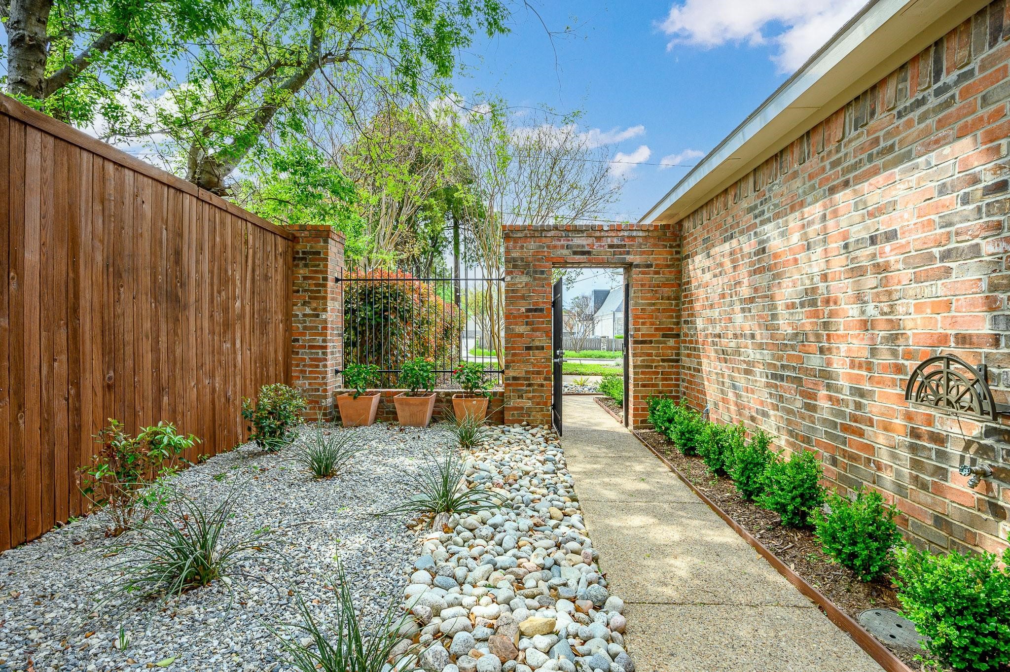4209 Sexton Lane Dallas TX 75229