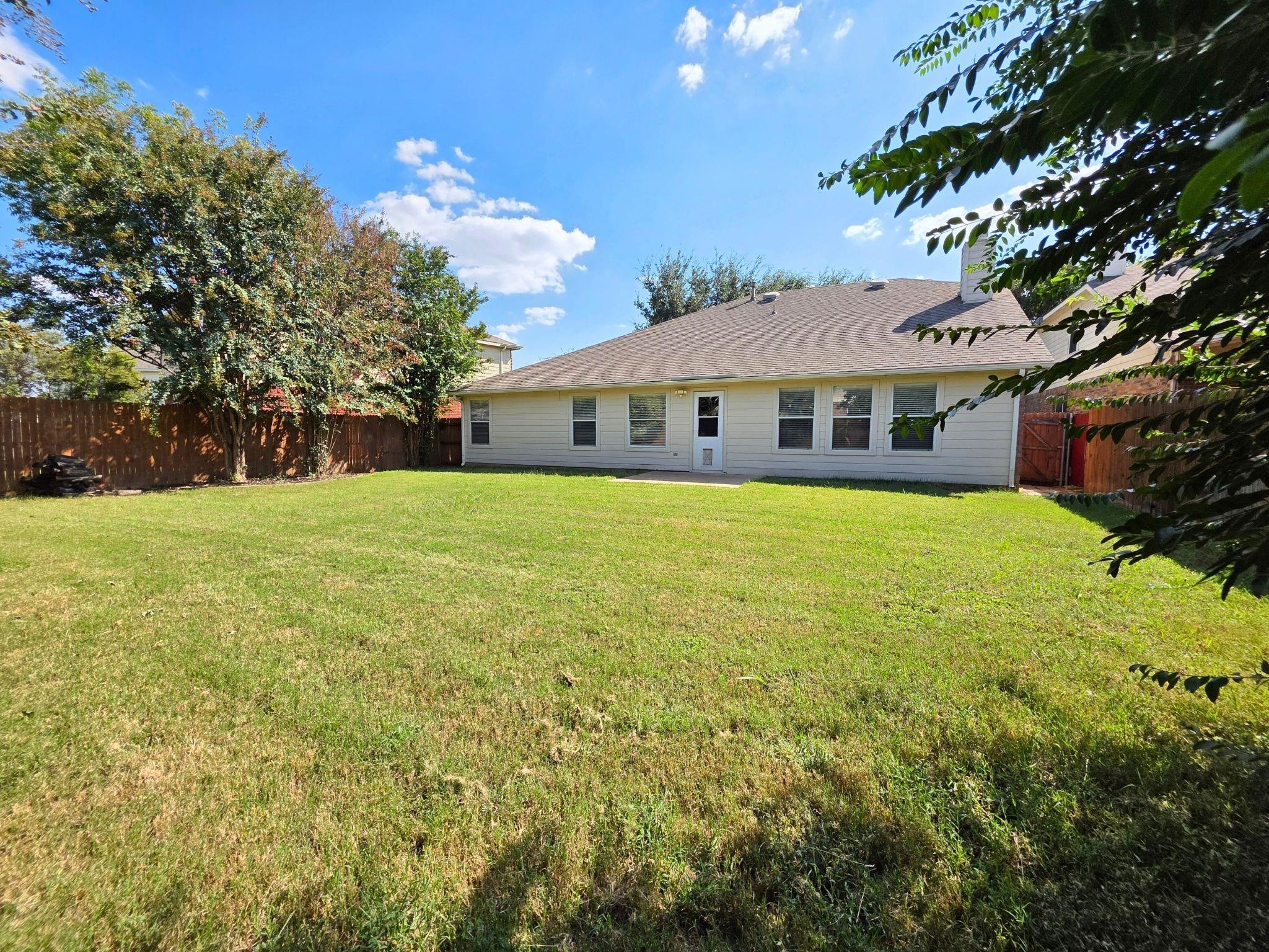 304 E Clover Park Drive Fort Worth TX 76140