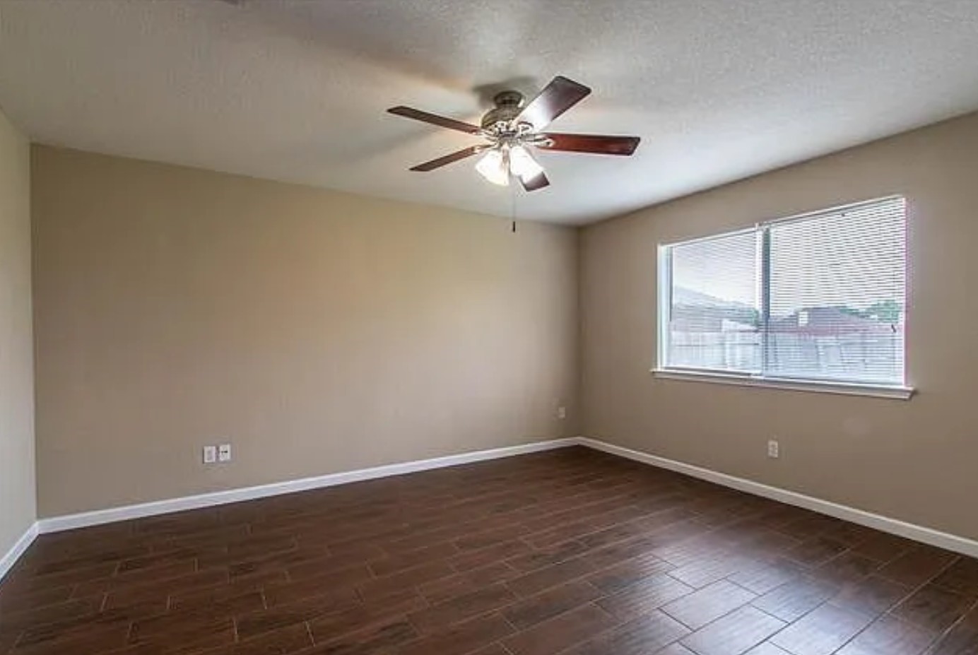 816 W Colony Drive Arlington TX 76001