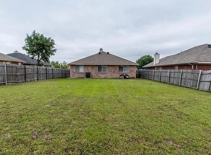 816 W Colony Drive Arlington TX 76001