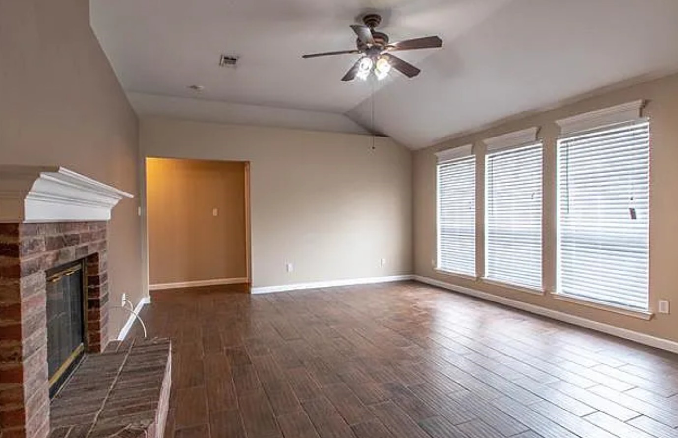 816 W Colony Drive Arlington TX 76001