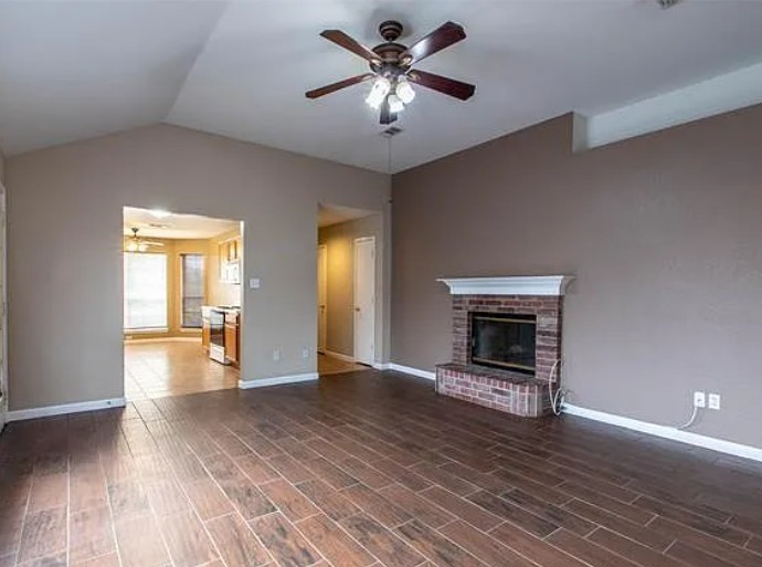 816 W Colony Drive Arlington TX 76001