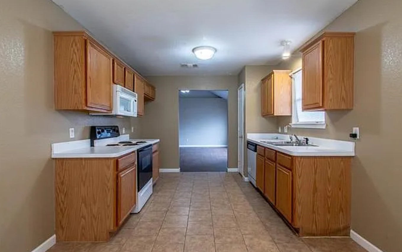 816 W Colony Drive Arlington TX 76001