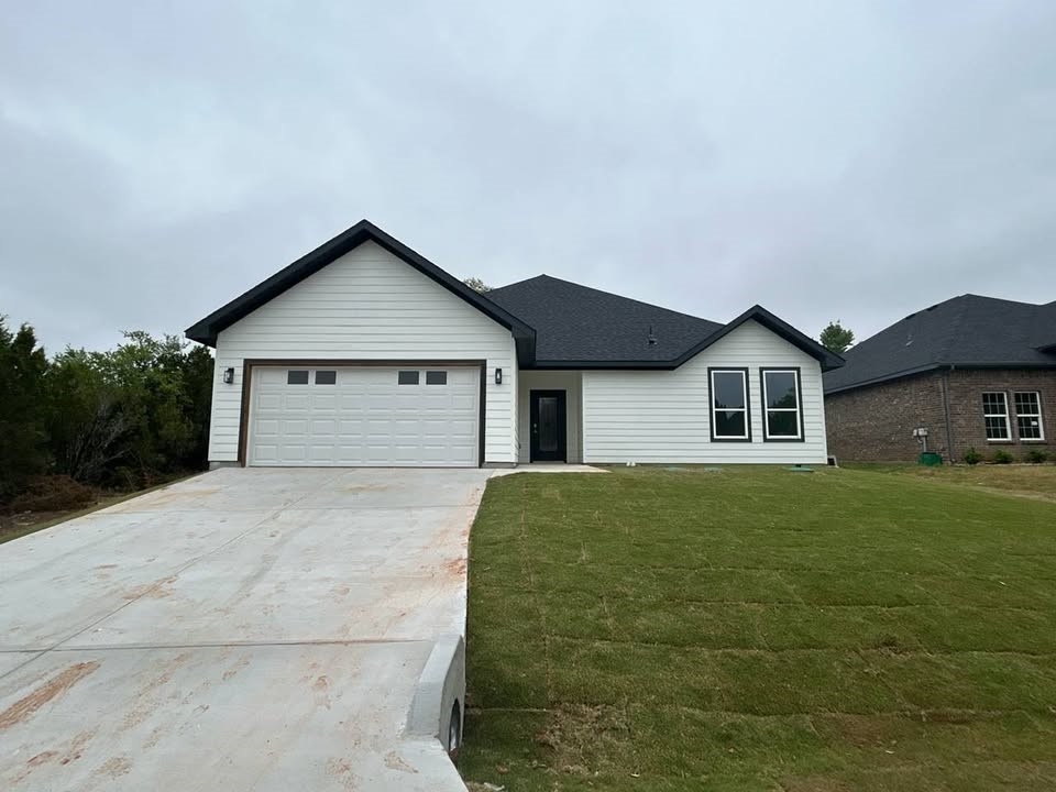 2215 Beverly Drive Granbury TX 76048