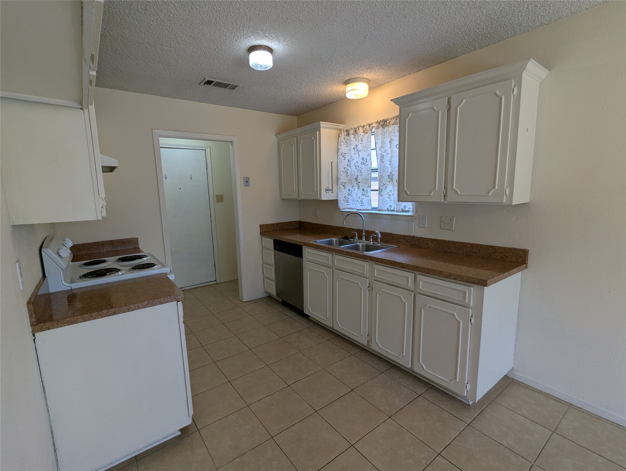 1112 Dennis Drive Saginaw TX 76179