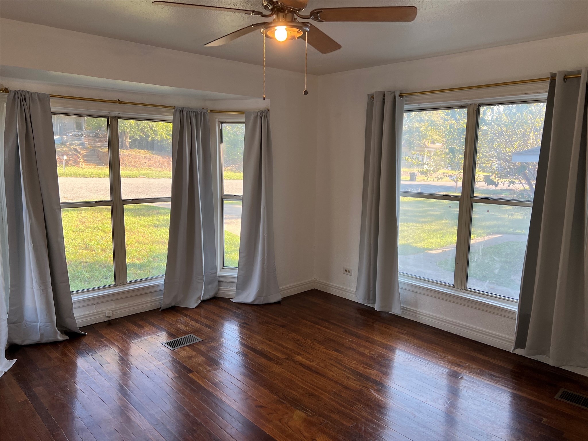 1230 W Chestnut Street Denison TX 75020