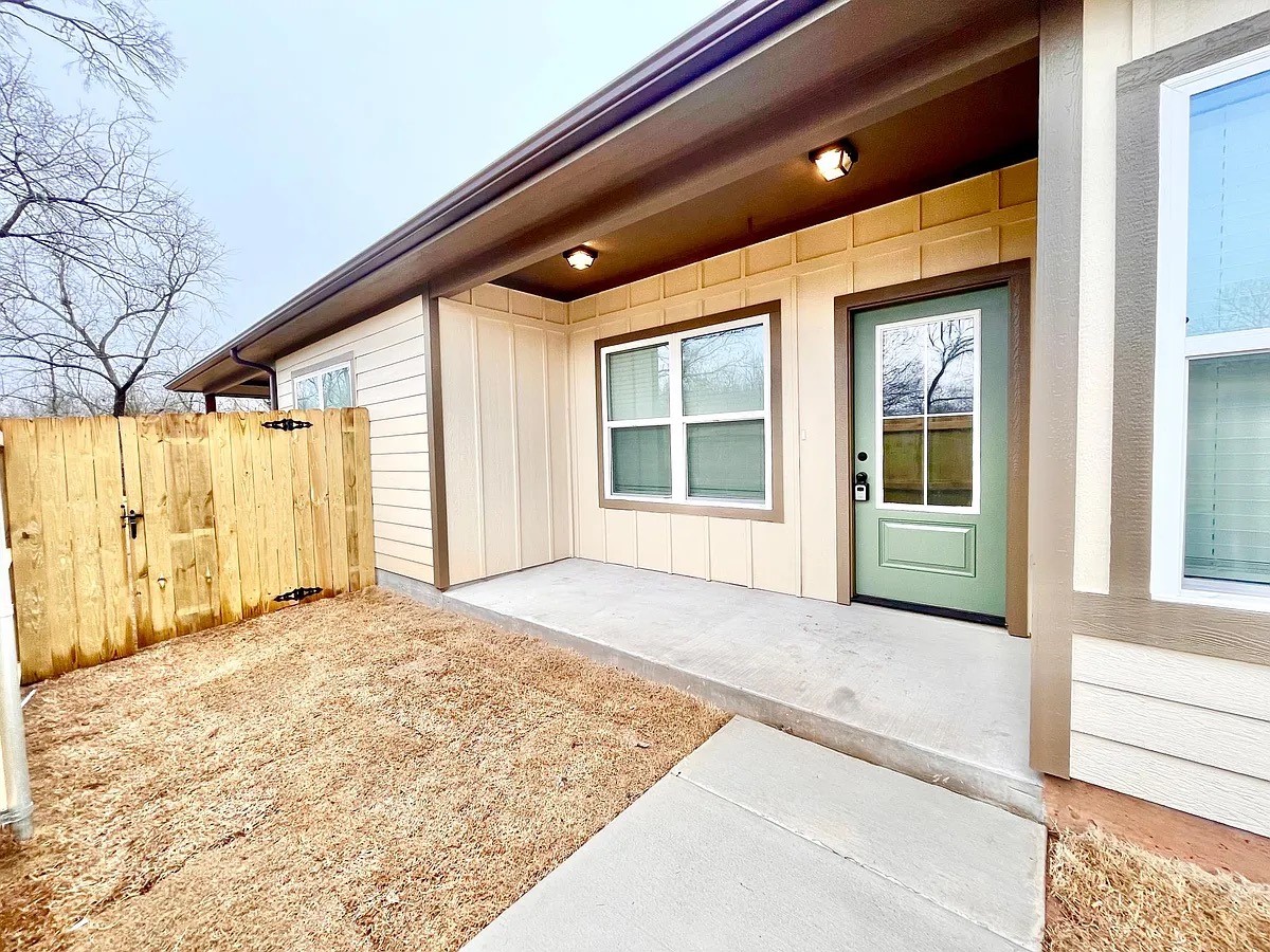 327 E Nelson Street Denison TX 75021