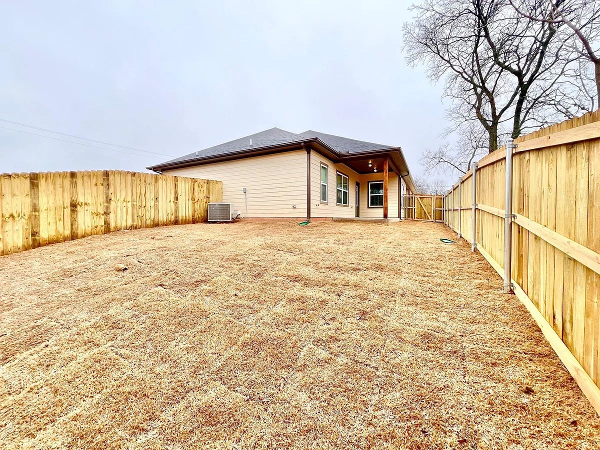 327 E Nelson Street Denison TX 75021