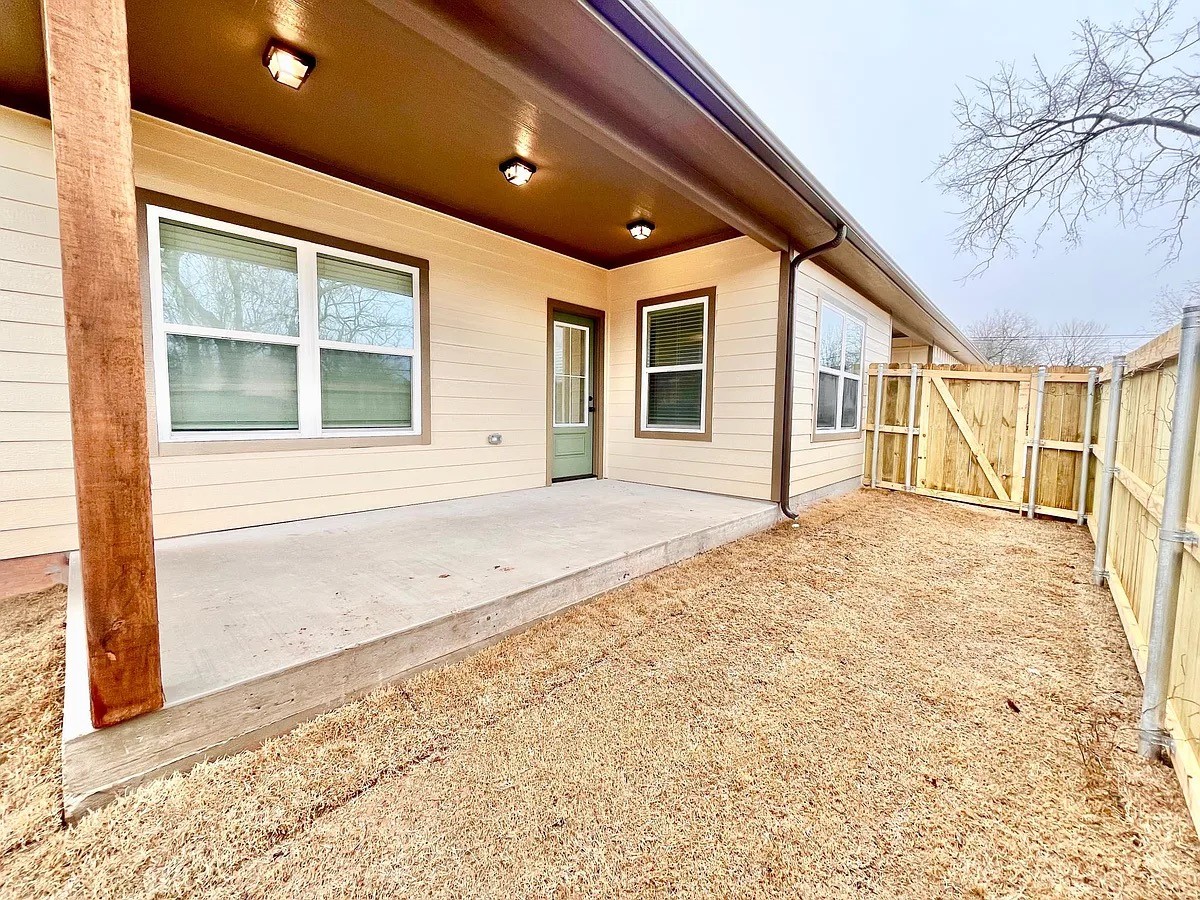 327 E Nelson Street Denison TX 75021