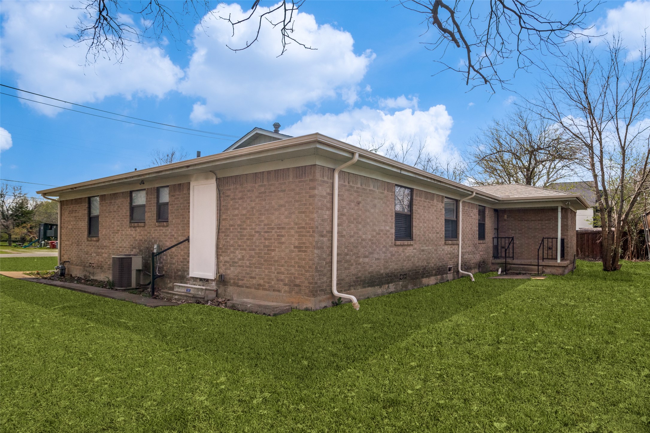 266 W Fulton Street Van Alstyne TX 75495