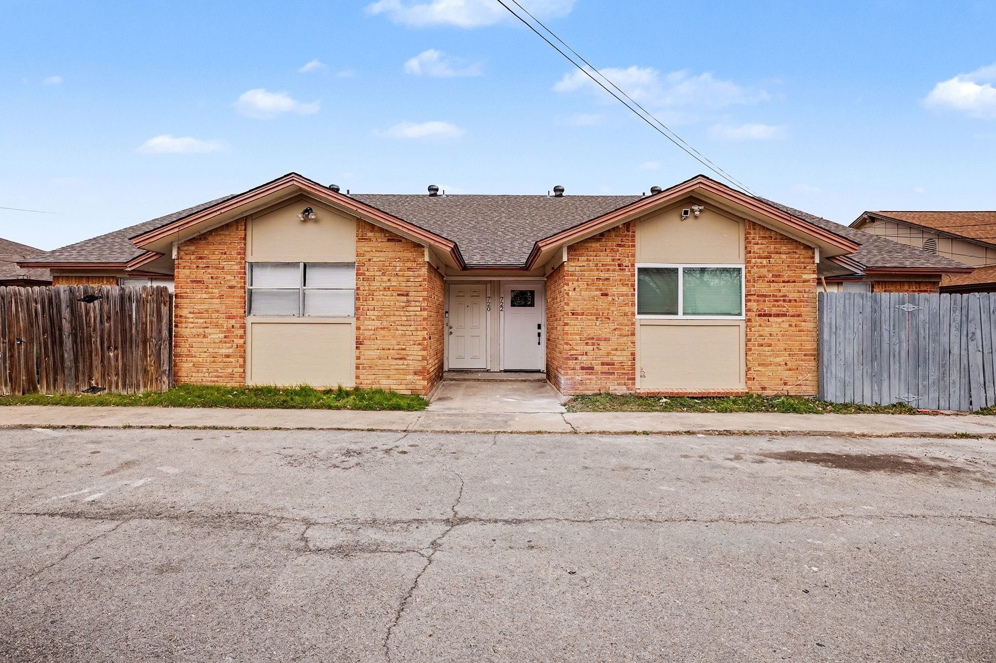 716 E Pecan Street Hurst TX 76053