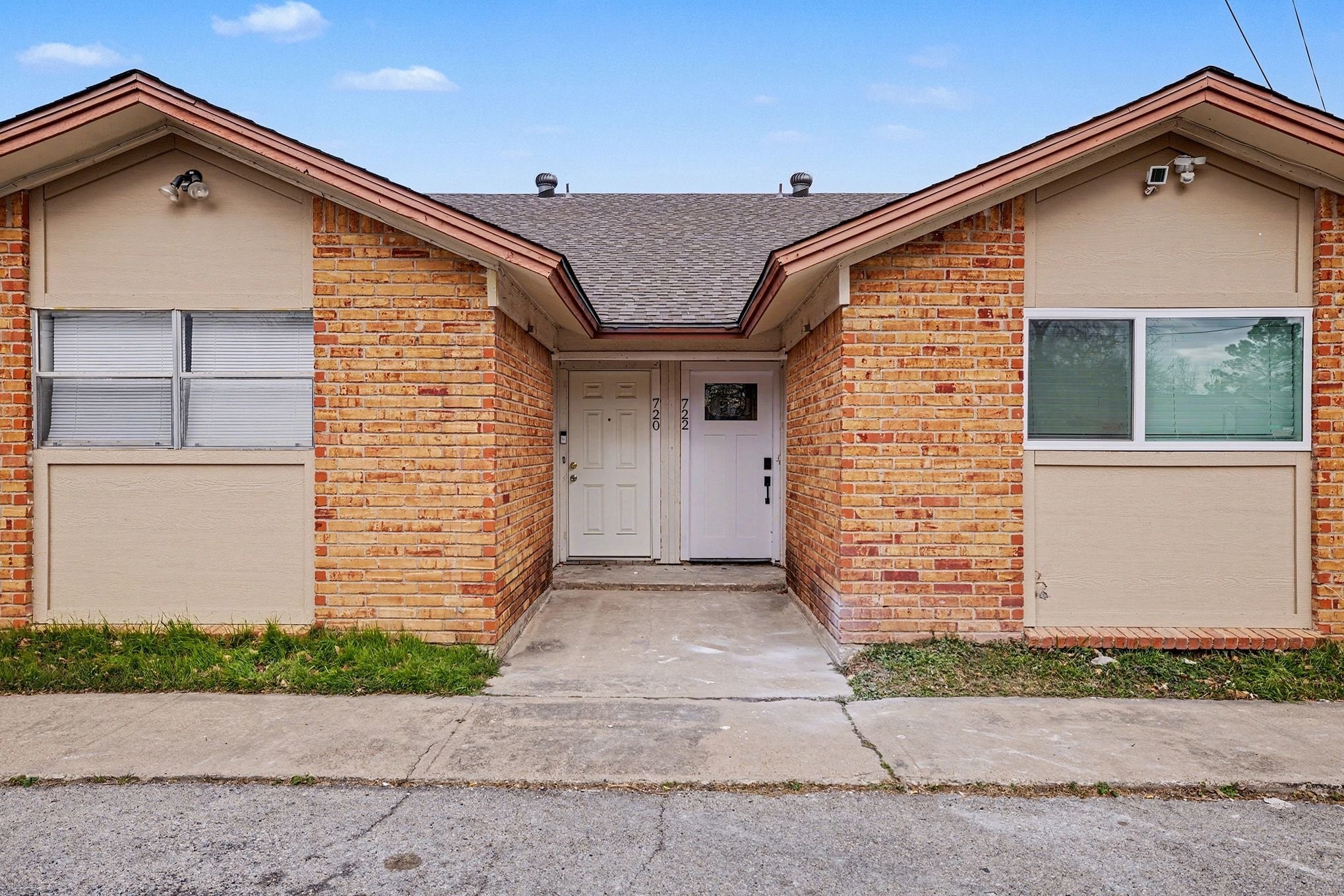 716 E Pecan Street Hurst TX 76053
