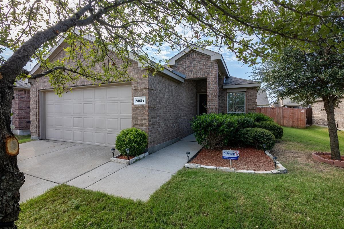 8924 Whirlwind Trail Aubrey TX 76227