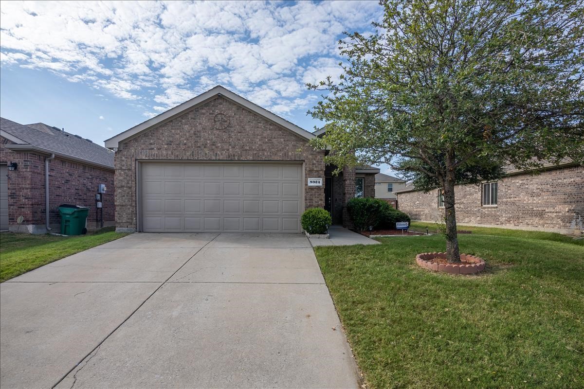 8924 Whirlwind Trail Aubrey TX 76227
