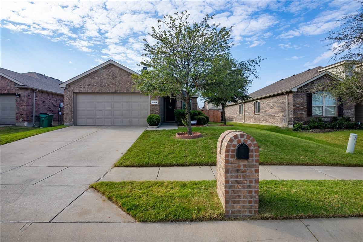 8924 Whirlwind Trail Aubrey TX 76227
