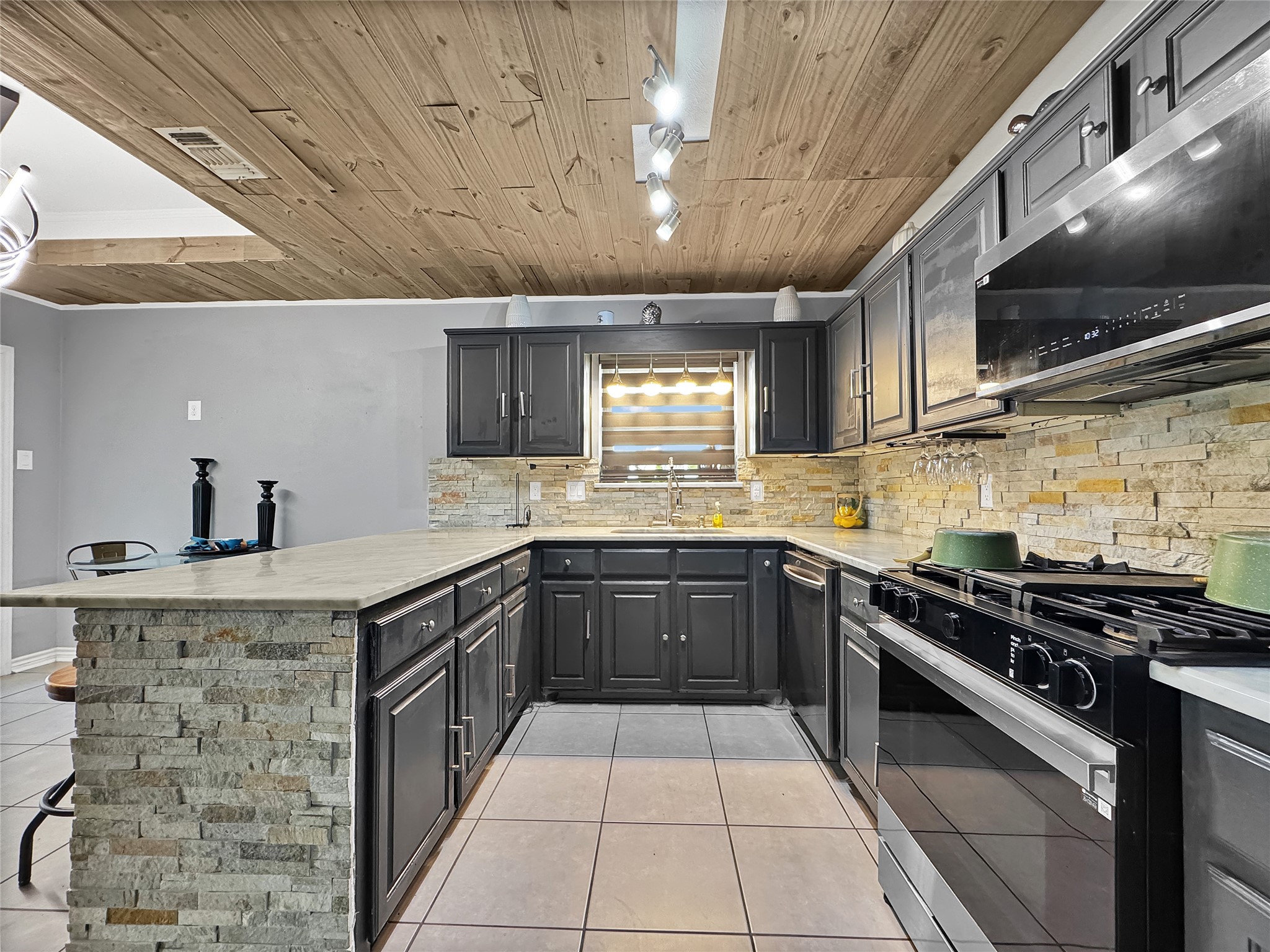 816 Woodridge Drive Desoto TX 75115