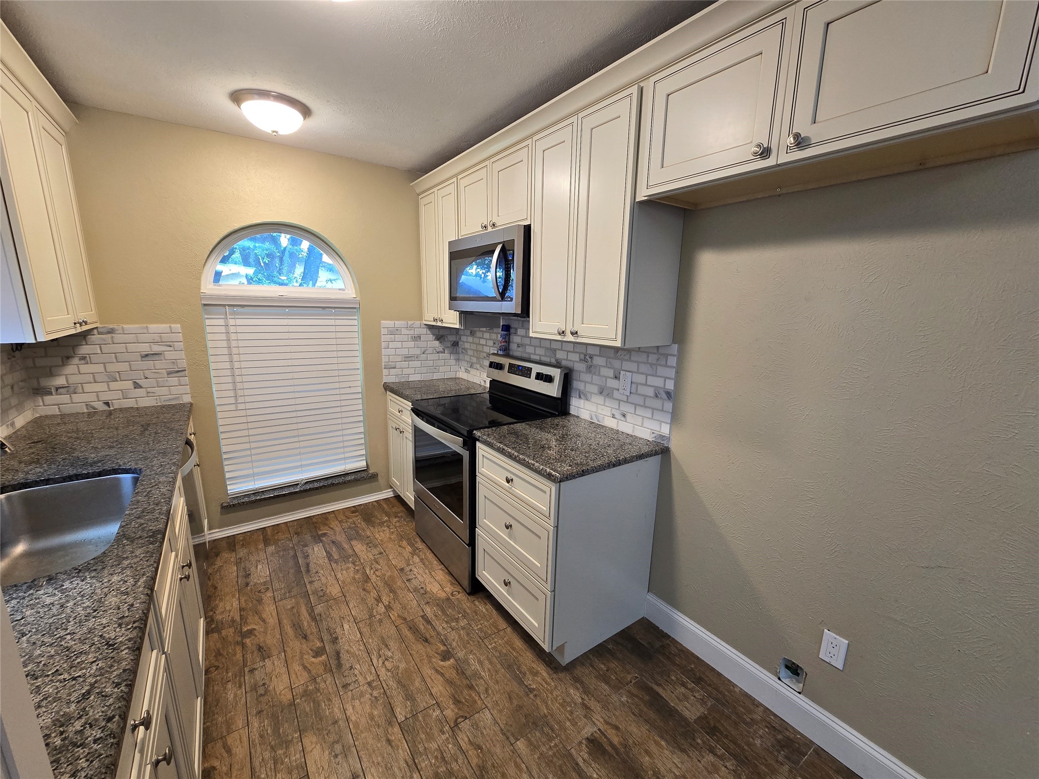 1630 Dell Oak Drive Garland TX 75040