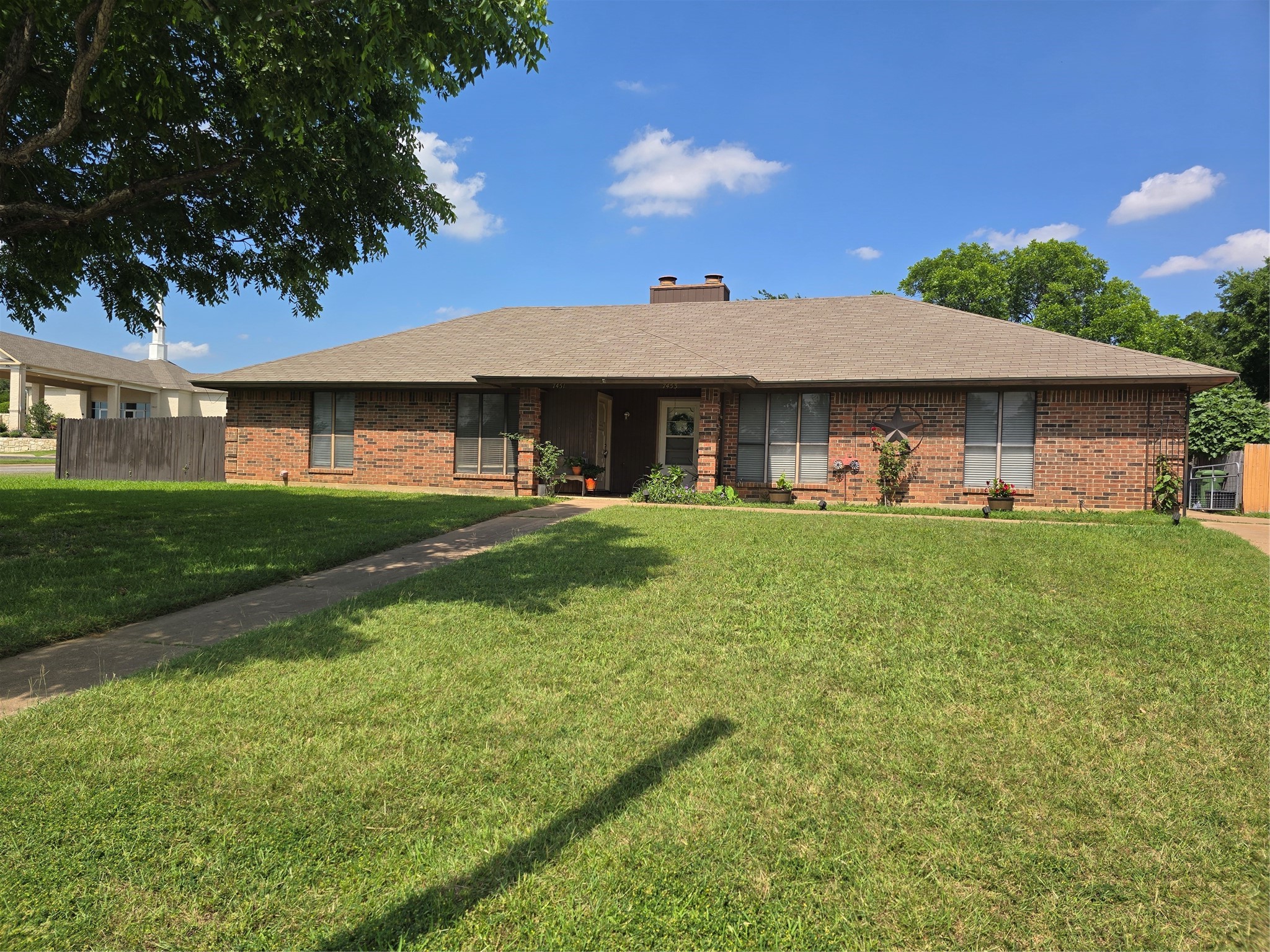 7451 N College Circle North Richland Hills TX 76180