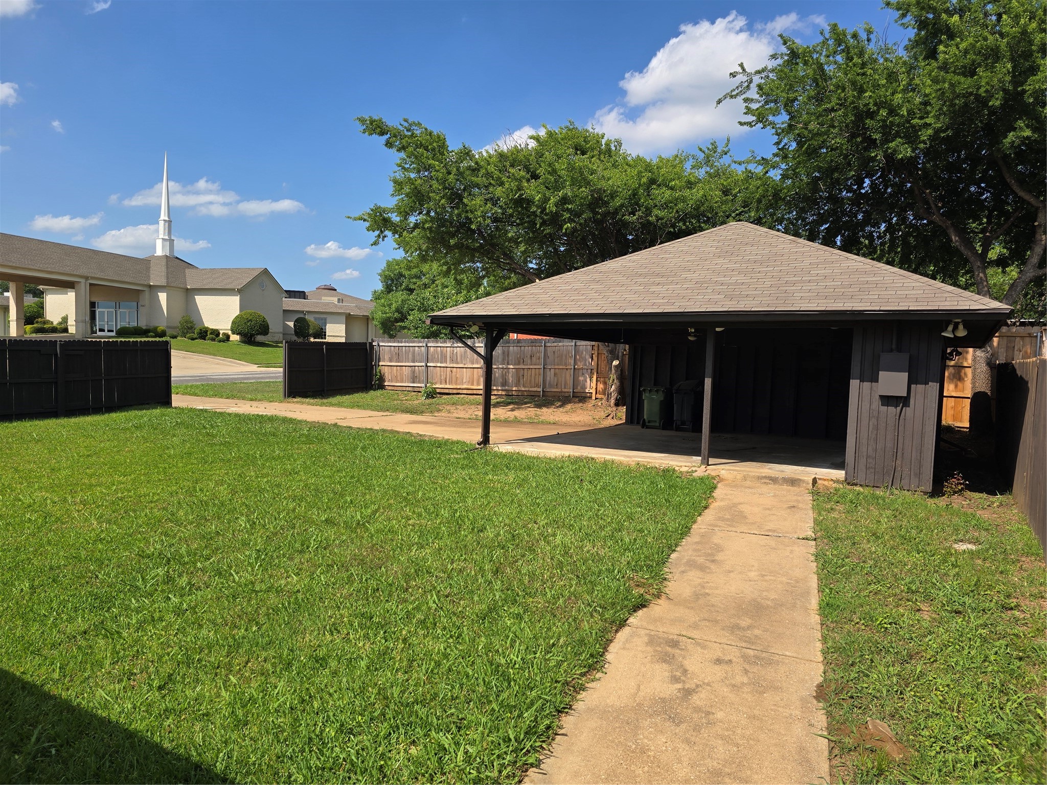 7451 N College Circle North Richland Hills TX 76180