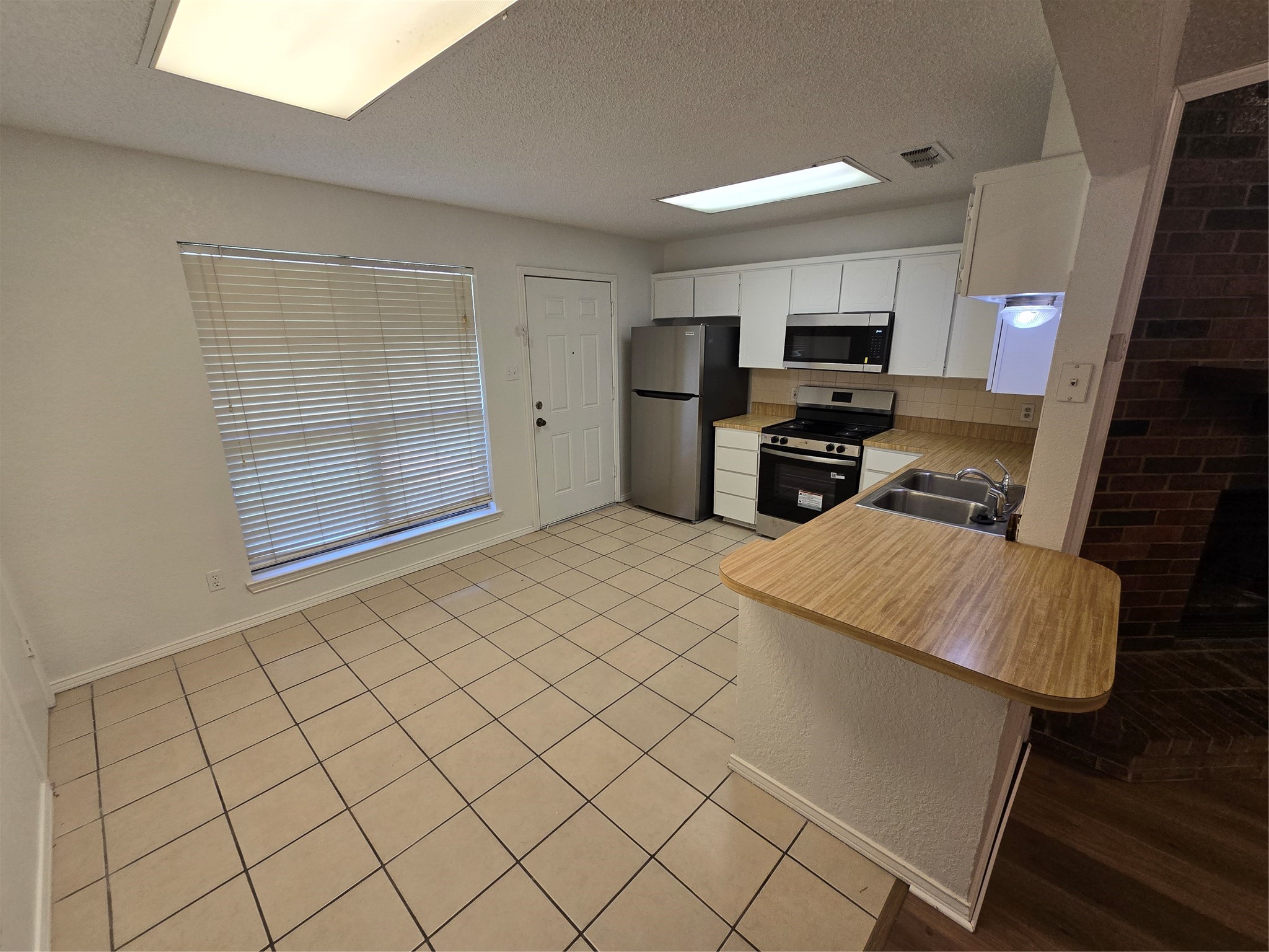 7451 N College Circle North Richland Hills TX 76180