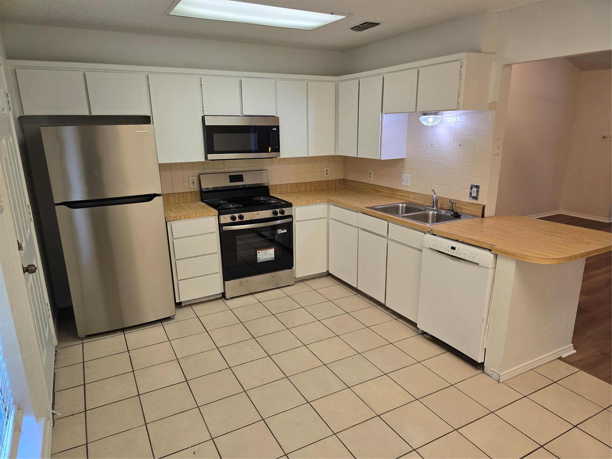 7451 N College Circle North Richland Hills TX 76180