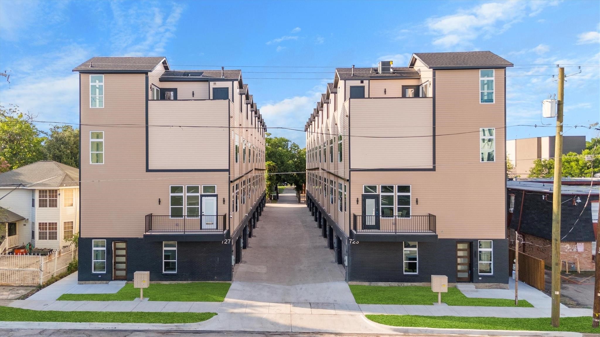 723 W 10th Street Dallas TX 75208