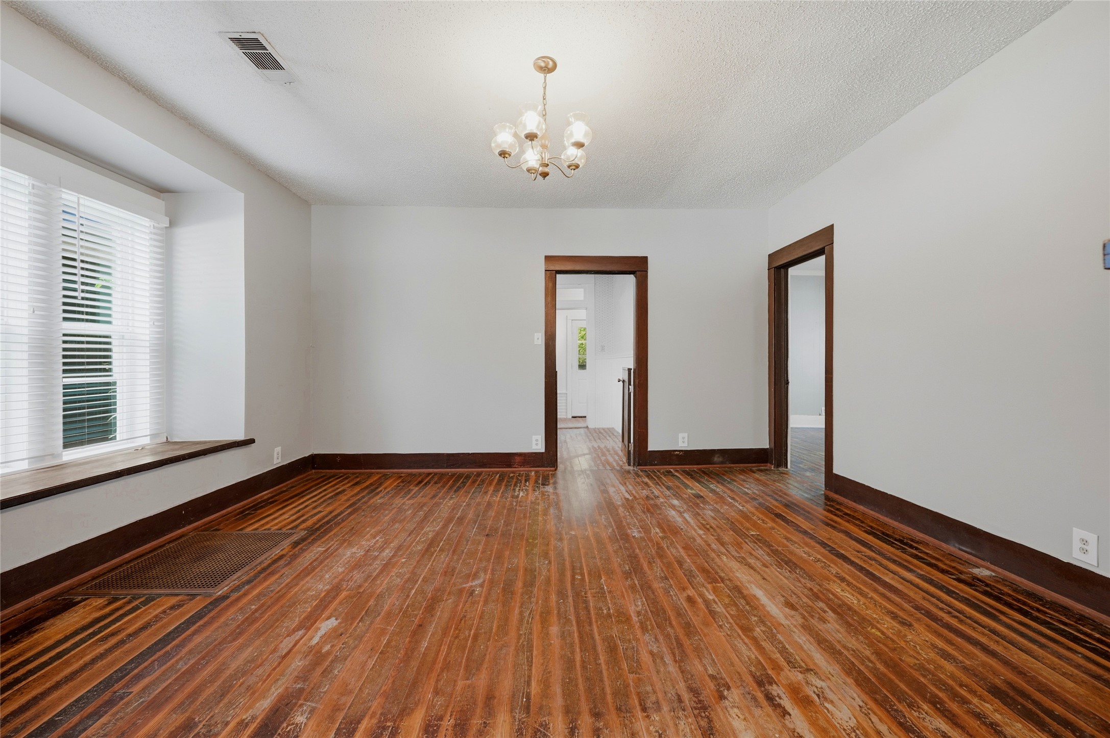 529 E Woodard Street Denison TX 75021