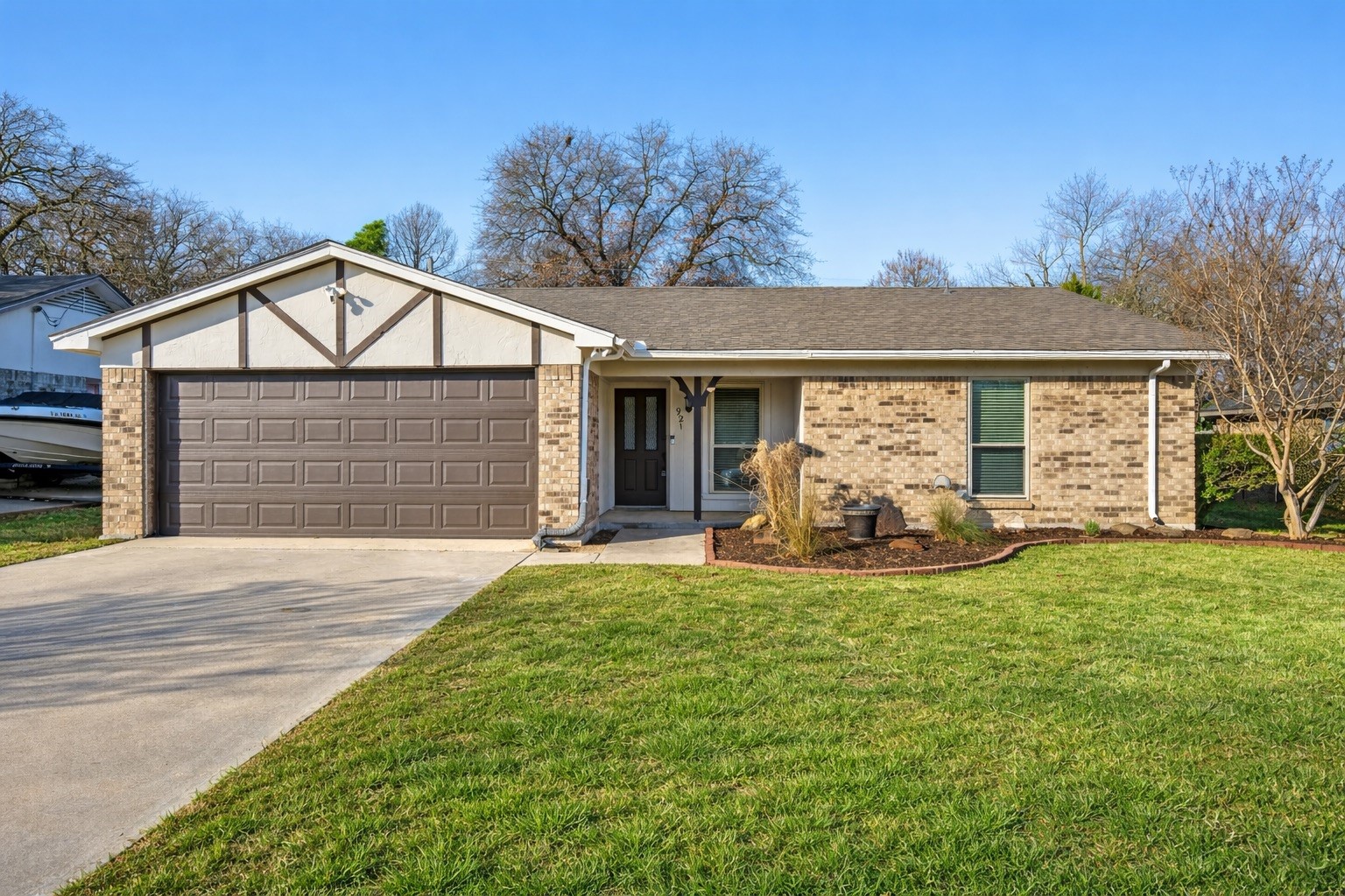 921 Red Oak Street Azle TX 76020