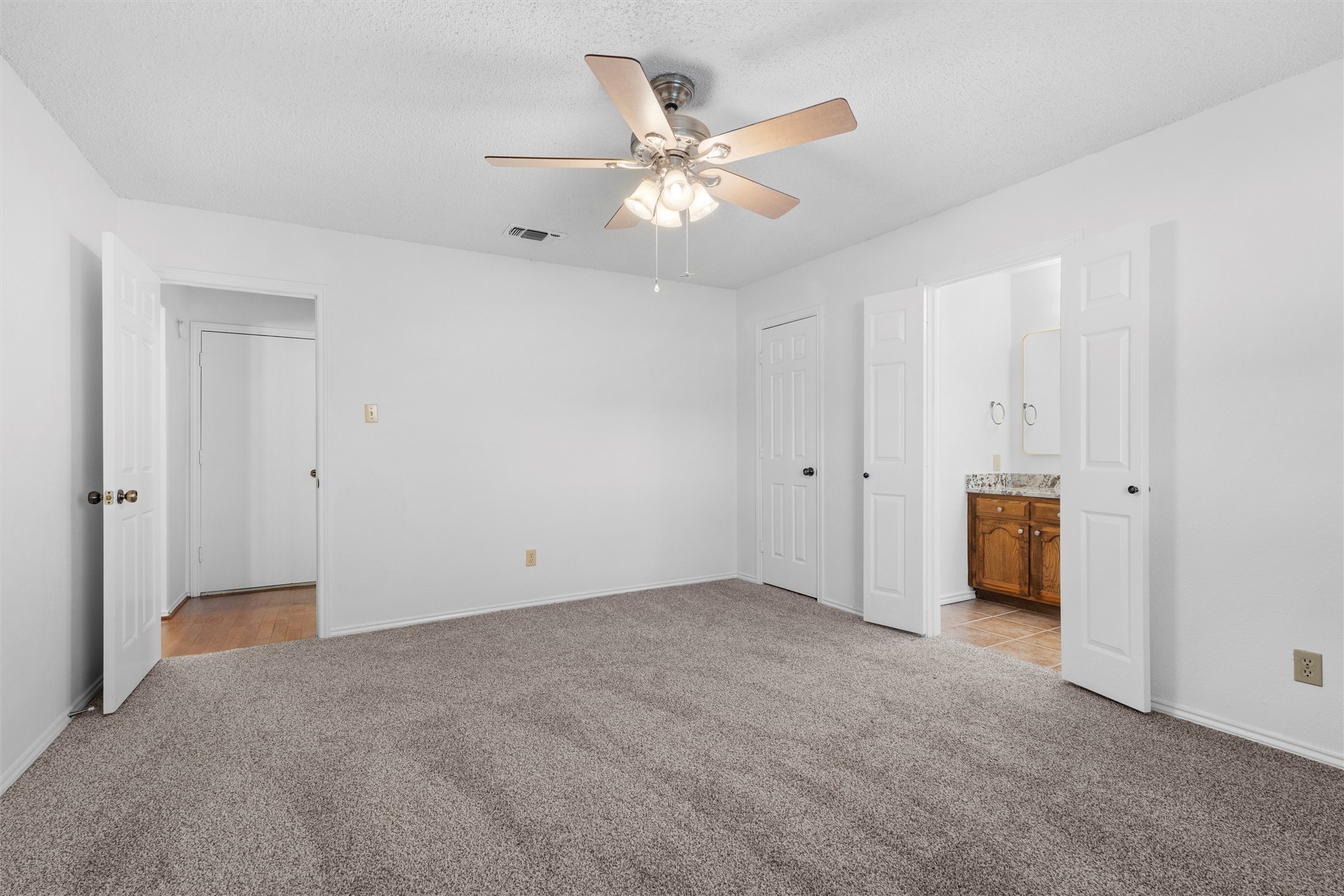 921 Red Oak Street Azle TX 76020
