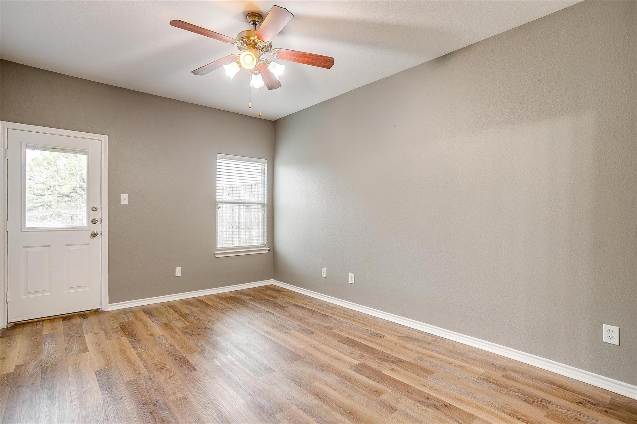 812 Walnut Street Burleson TX 76028