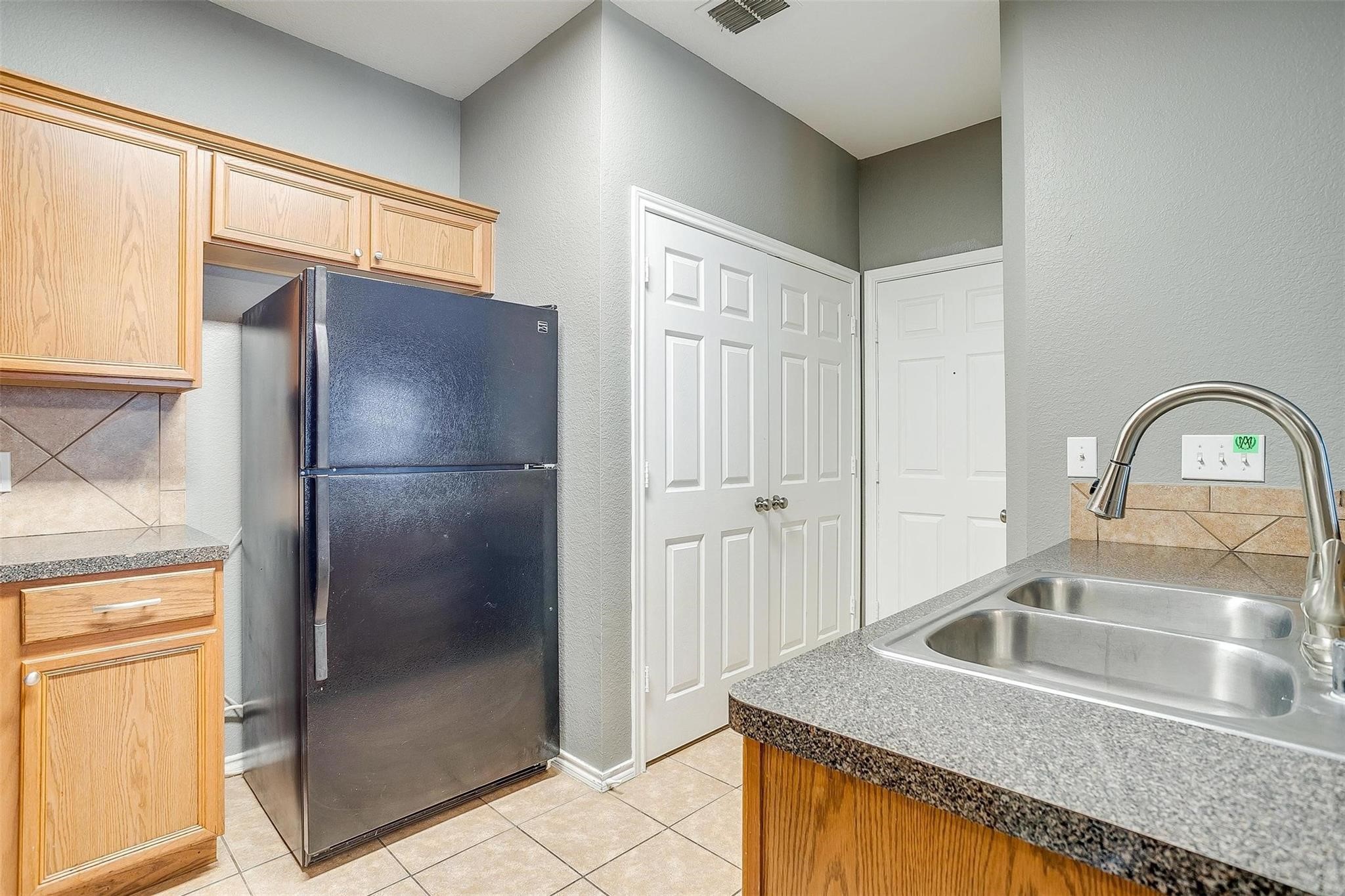 812 Walnut Street Burleson TX 76028