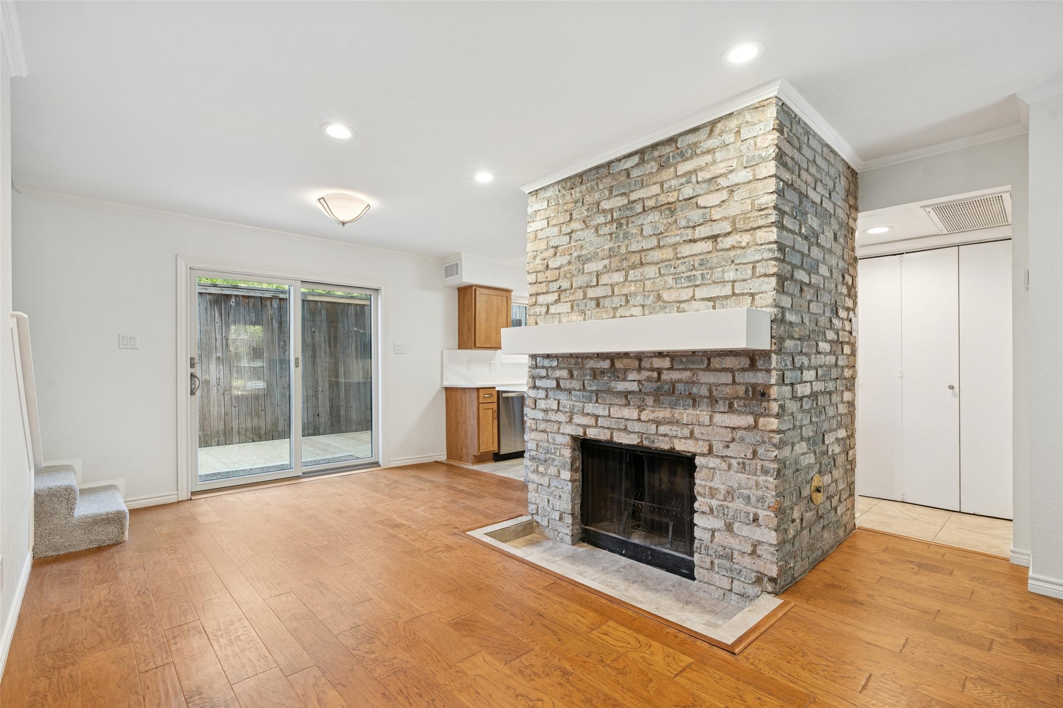 4402 Buena Vista Street Dallas TX 75205