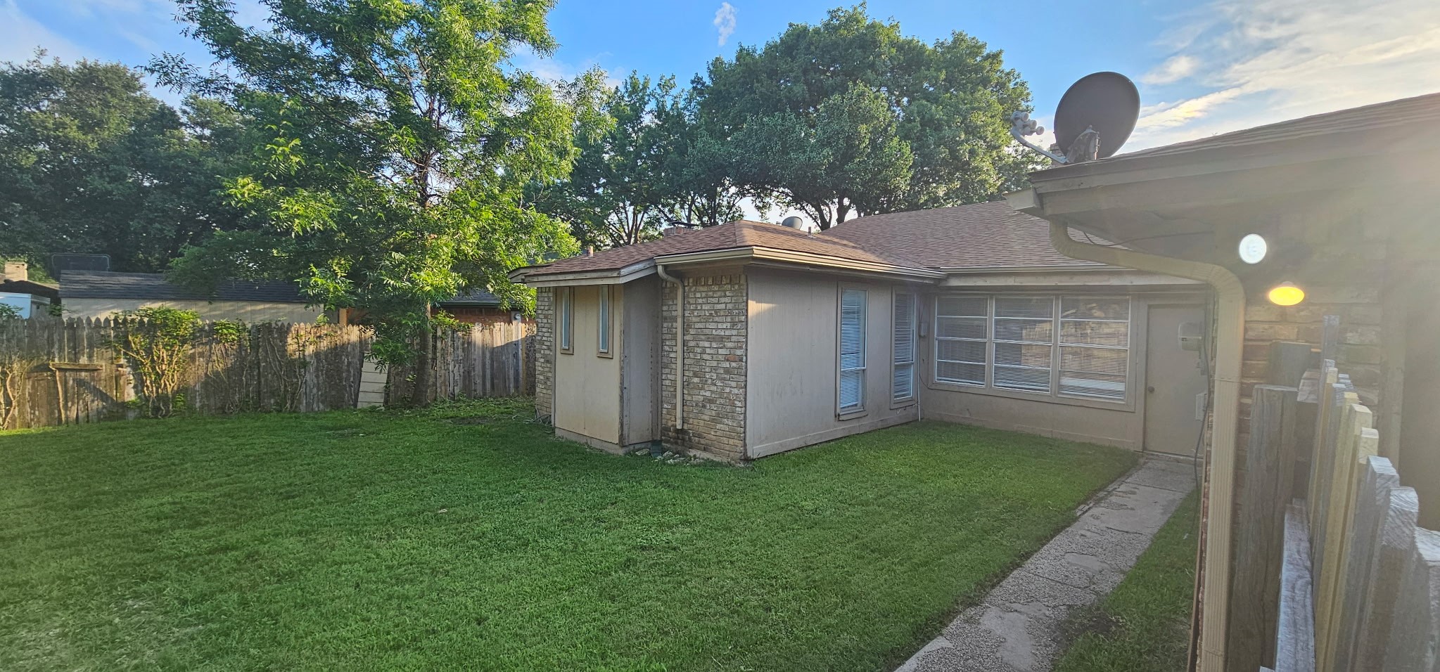 1204 Laurie Avenue Desoto TX 75115