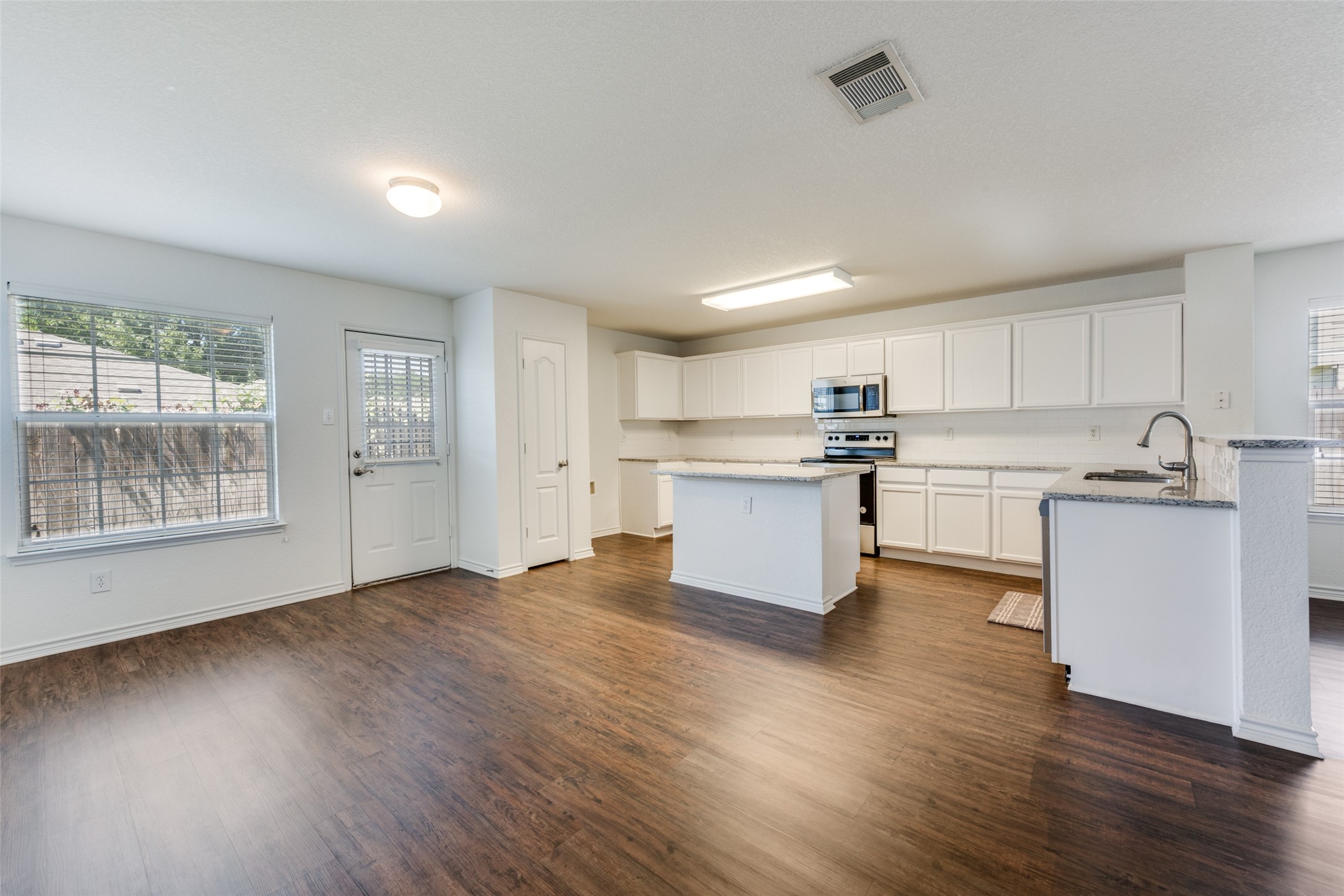 8013 Hidden Oaks Drive Fort Worth TX 76120