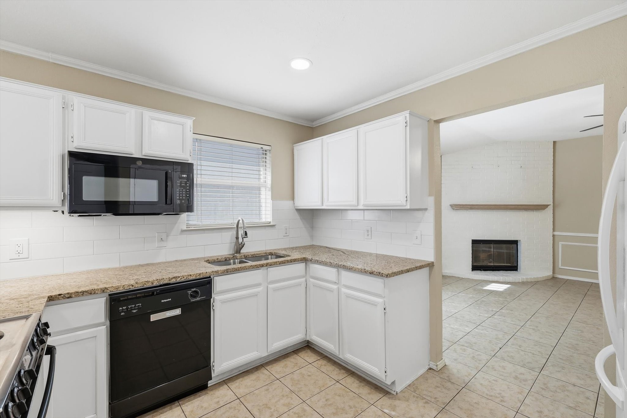 7733 Liz Lane Watauga TX 76148