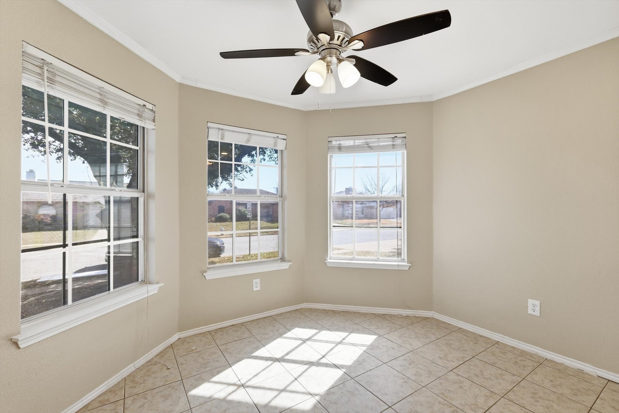 7733 Liz Lane Watauga TX 76148