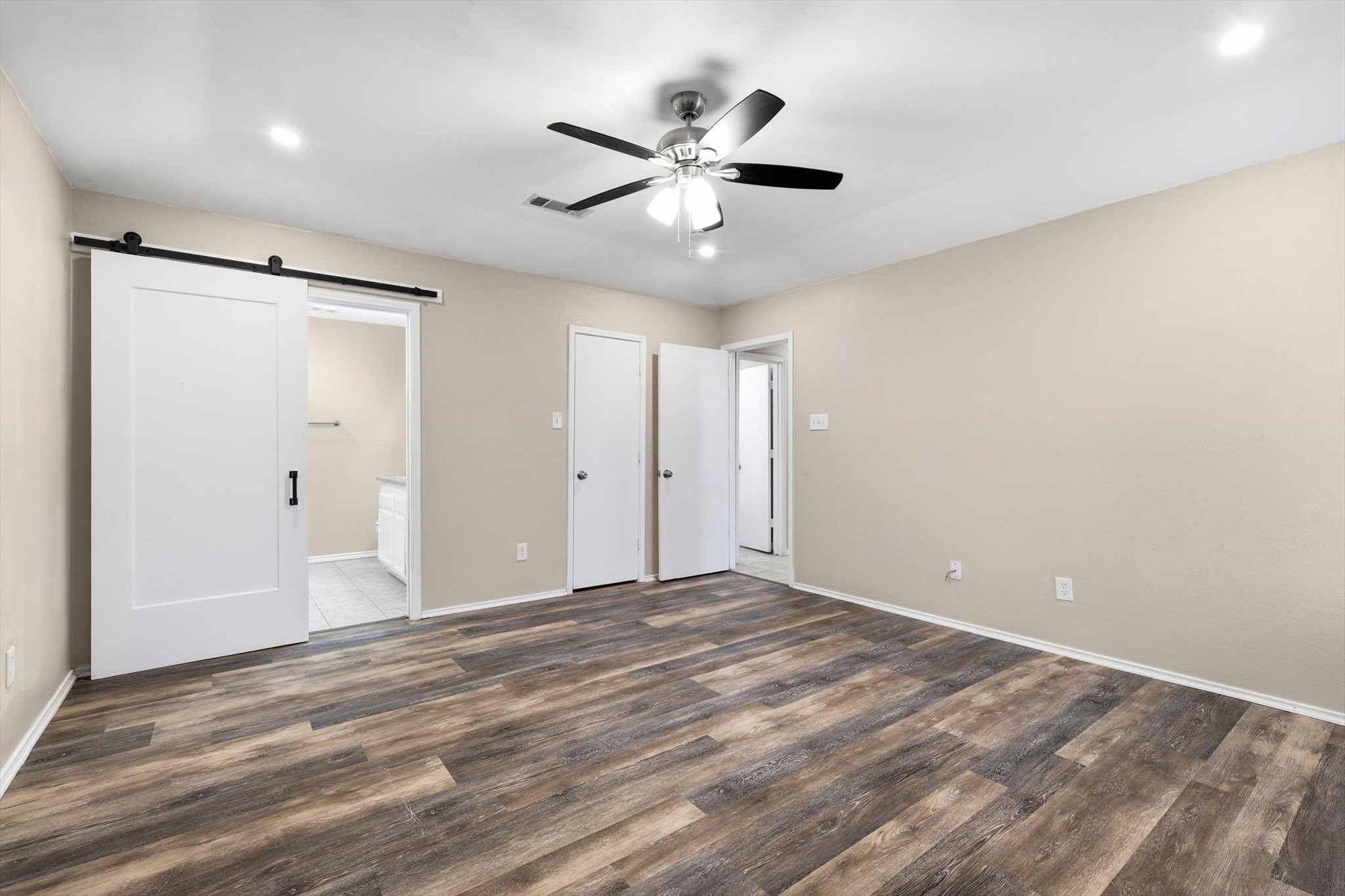 7733 Liz Lane Watauga TX 76148