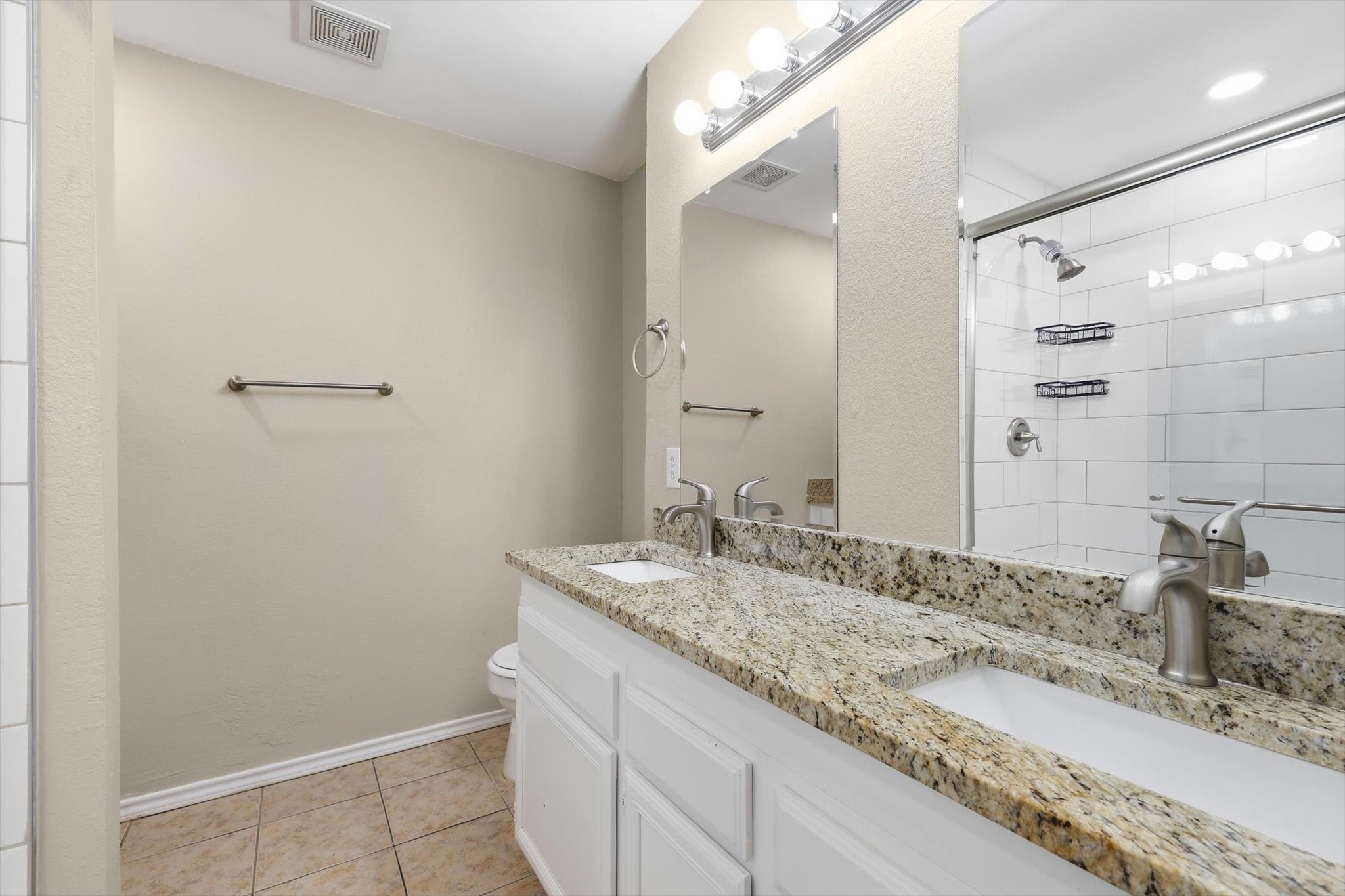 7733 Liz Lane Watauga TX 76148