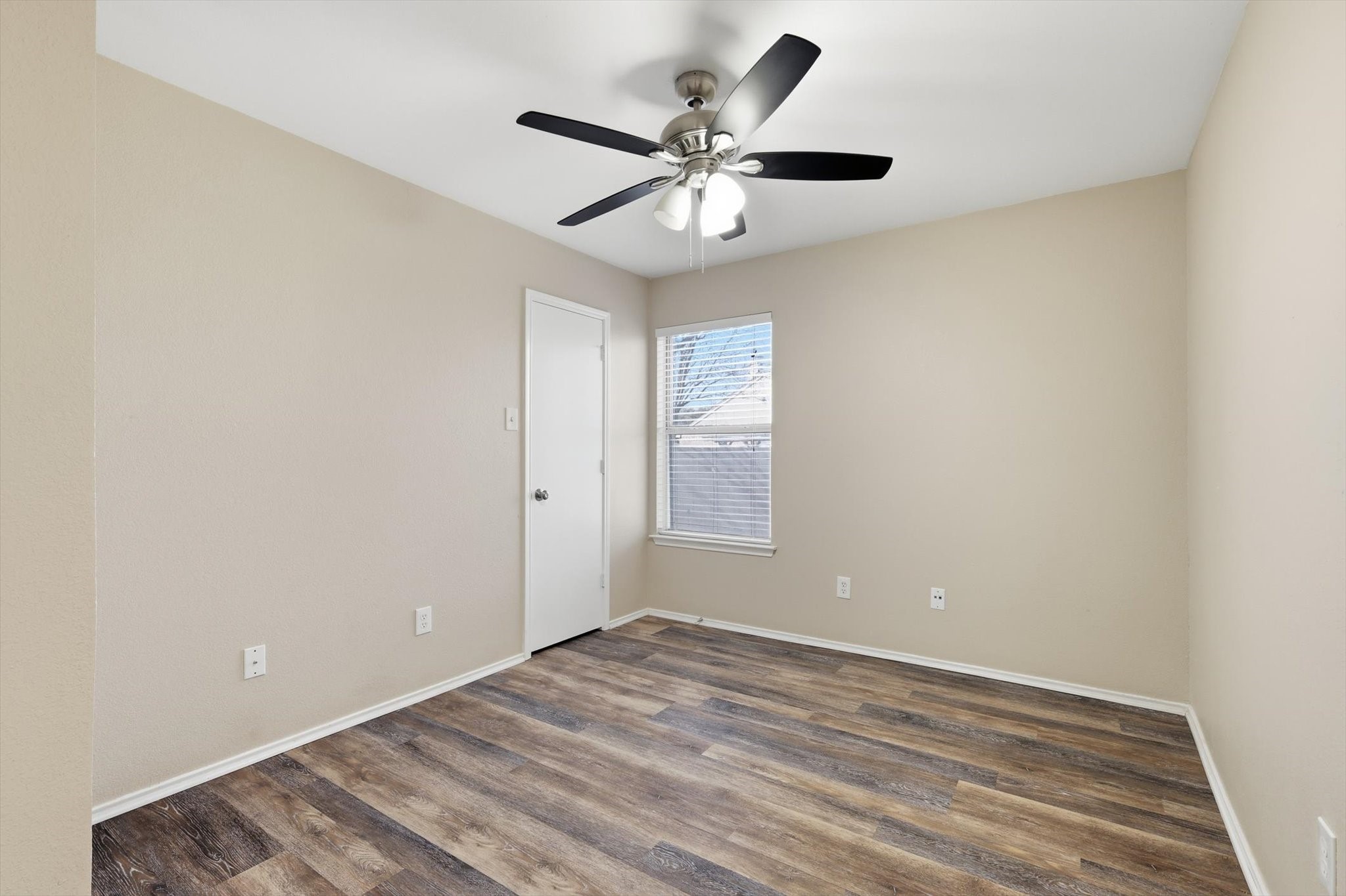 7733 Liz Lane Watauga TX 76148