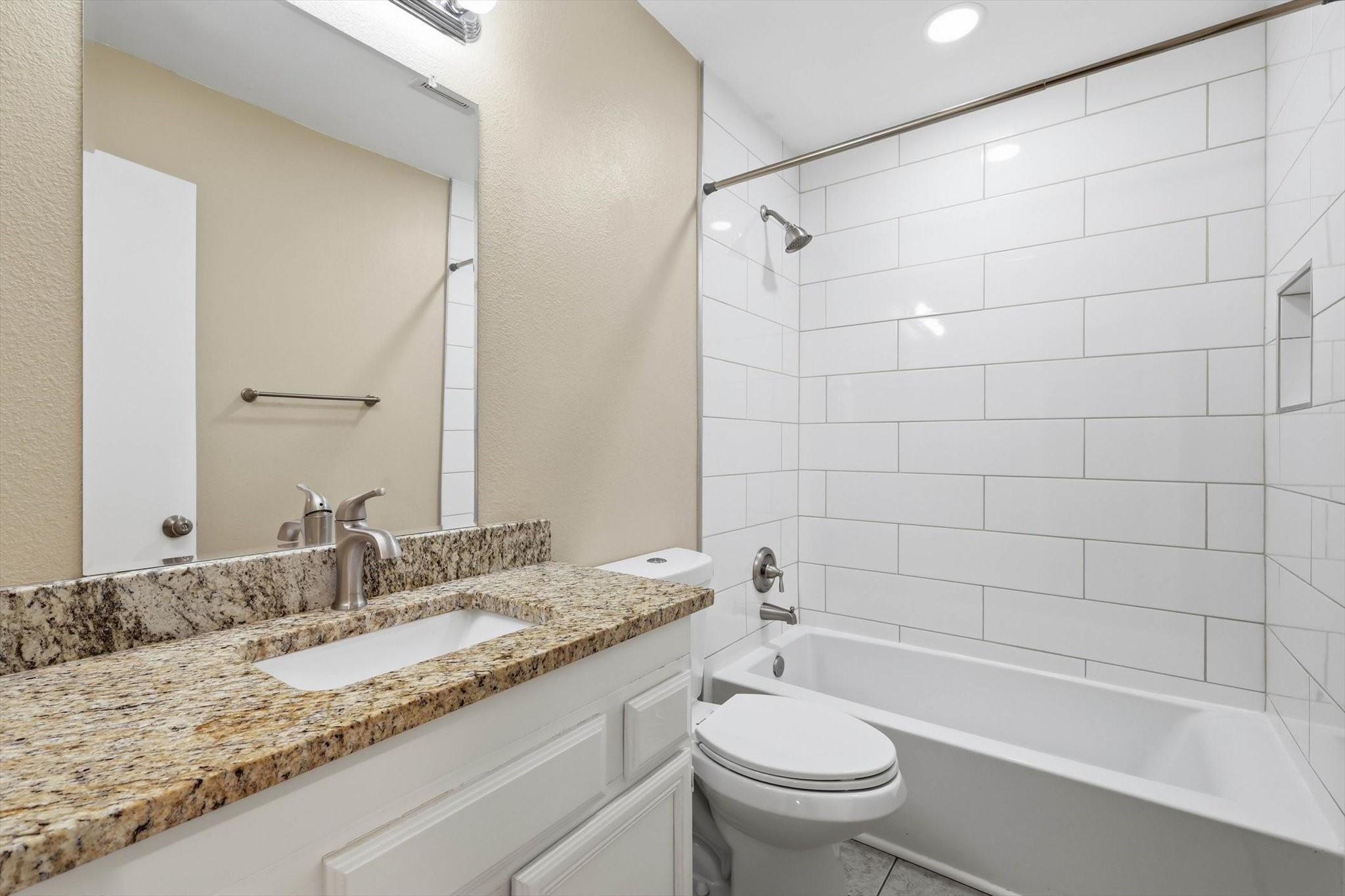 7733 Liz Lane Watauga TX 76148