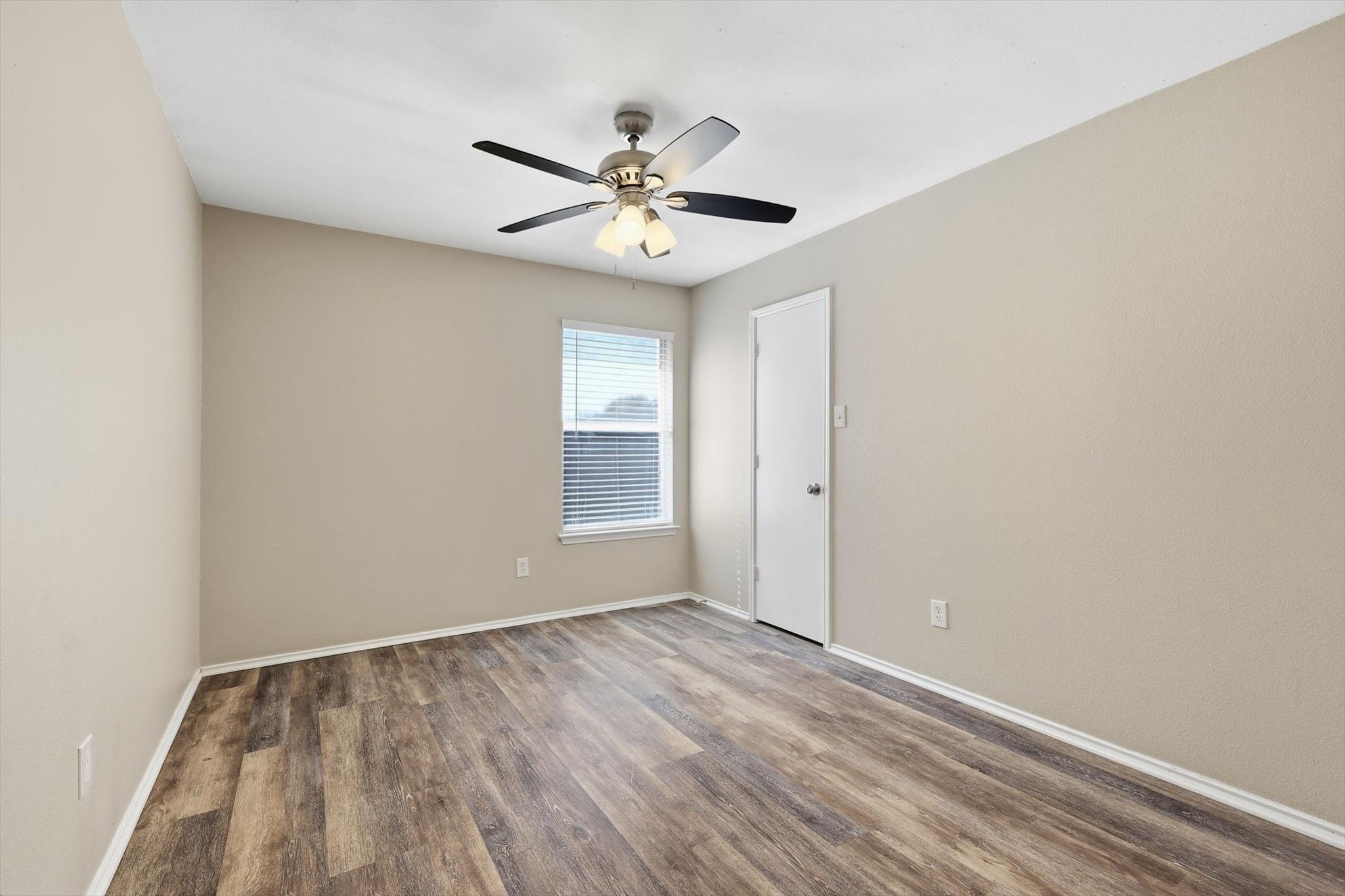 7733 Liz Lane Watauga TX 76148